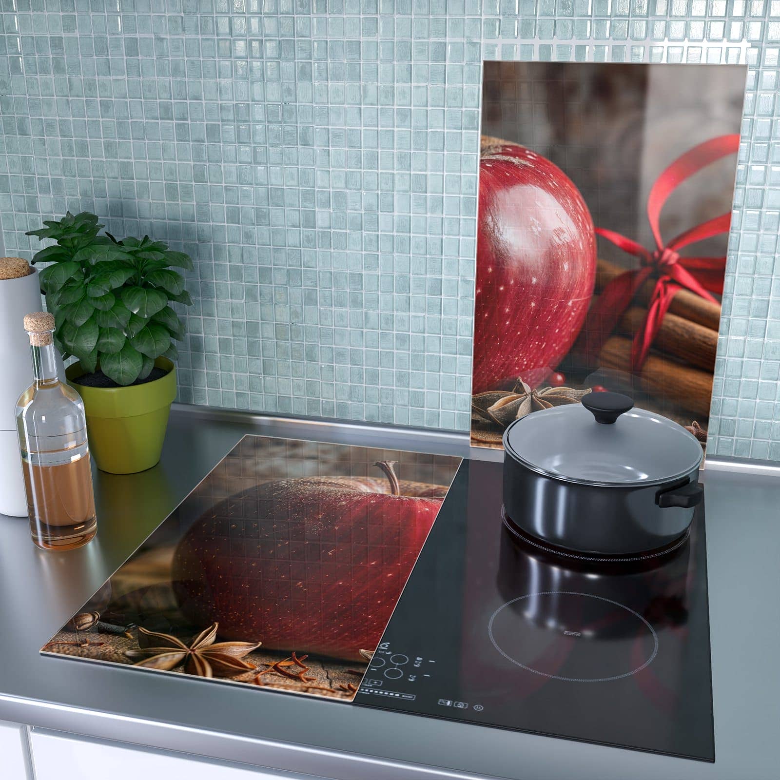 2-teilige Herd Schutzplatte mit mit und Apfel-Motiv als Spritzschutz hinter dem Kochfeld