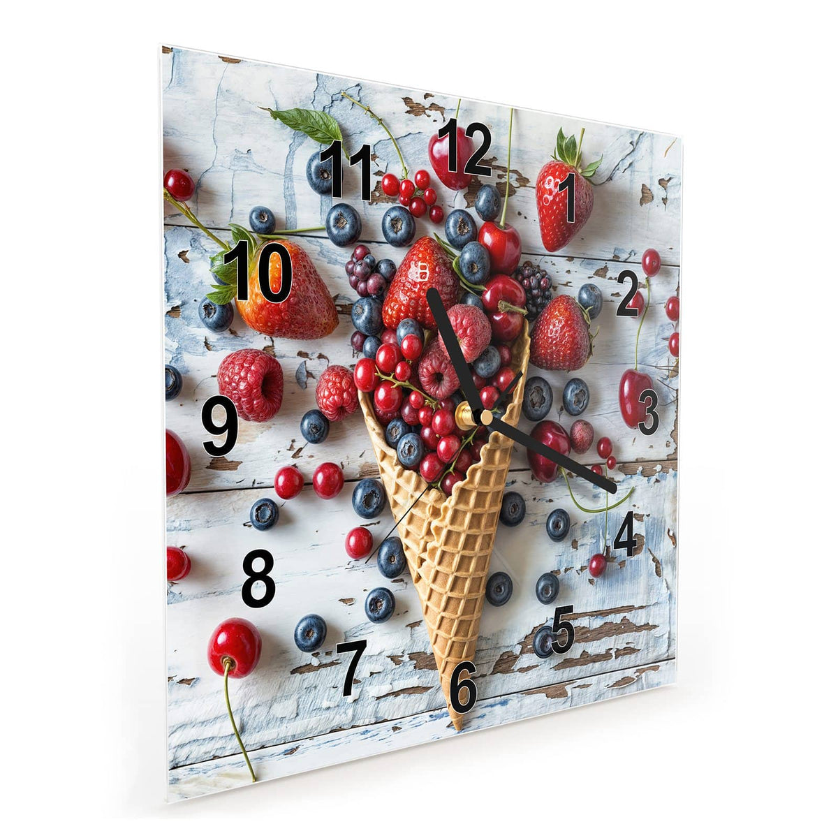 Quadratische Wanduhr aus Glas Beeren in der Eiswaffel schräg von der Seite, 4 mm starkes Glas