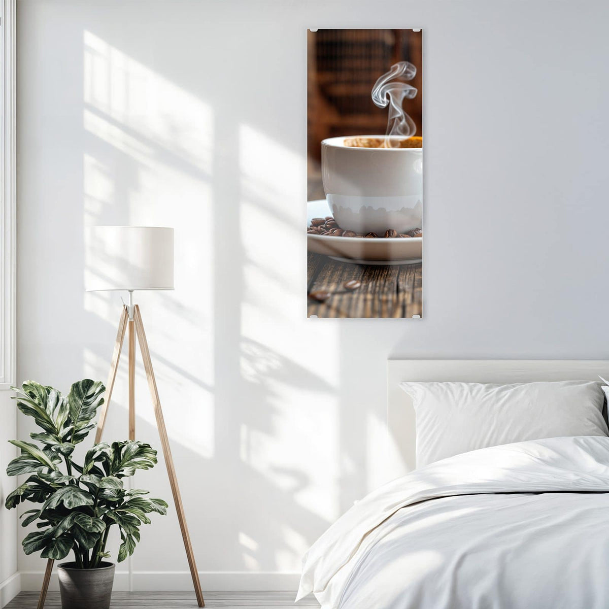 Glasbild Dampfende Tasse Kaffee an der Wand – Weiße Tasse mit dampfendem Kaffee auf einer Untertasse voller Bohnen vor rustikalem Holz