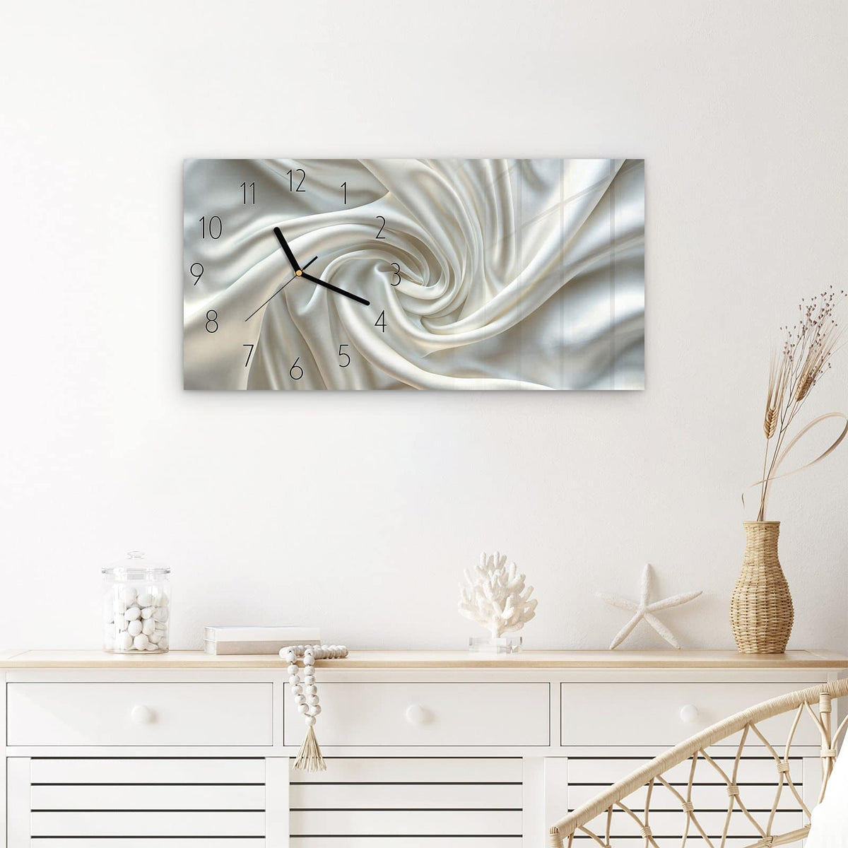 Wanduhr Seidene Textur aus Glas – Querformat 60 × 30 cm – Cremefarbene Seide in Falten