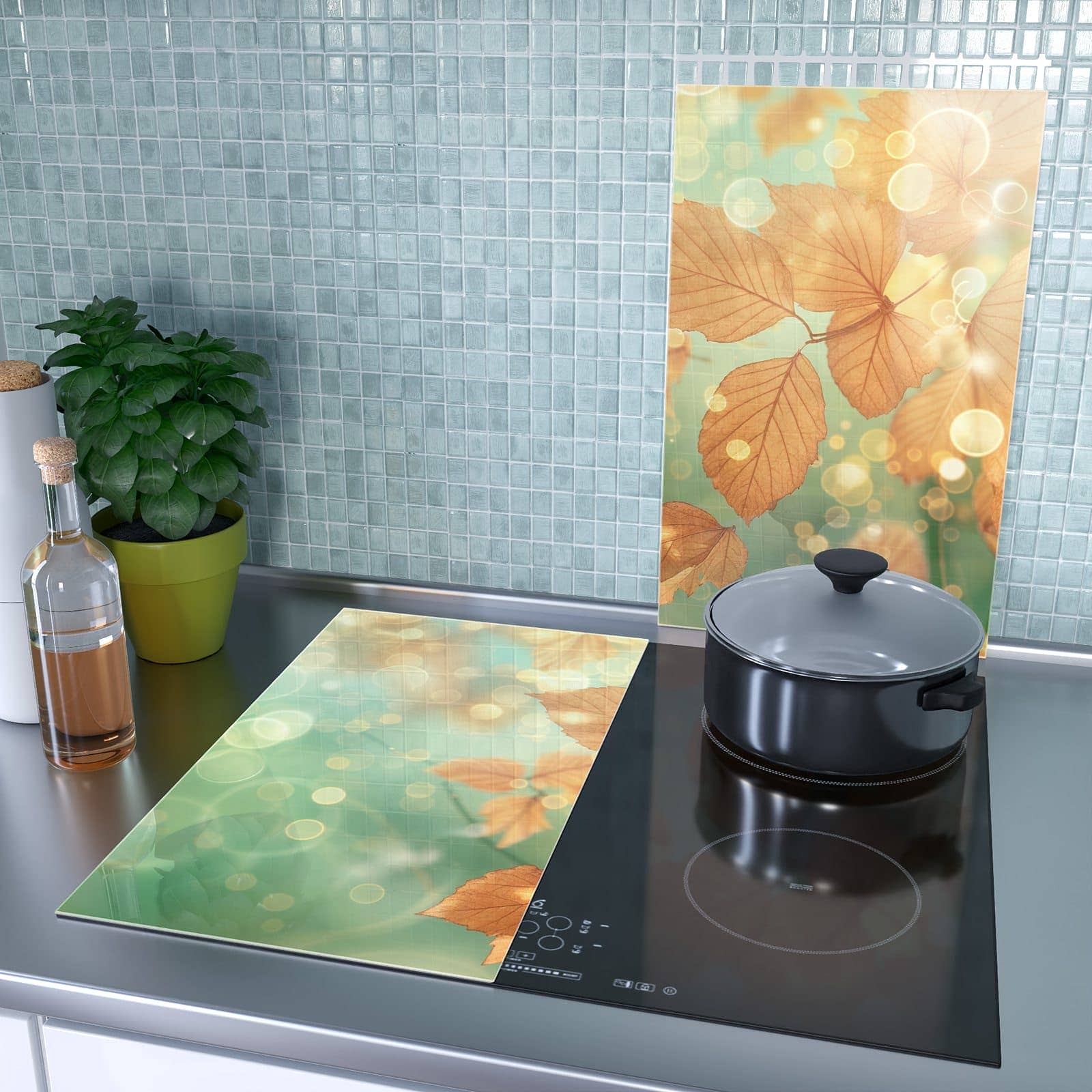 2-teilige Glasabdeckplatte für Ceranfeld mit Herbstliche Blätter-Motiv als Spritzschutz hinter dem Kochfeld