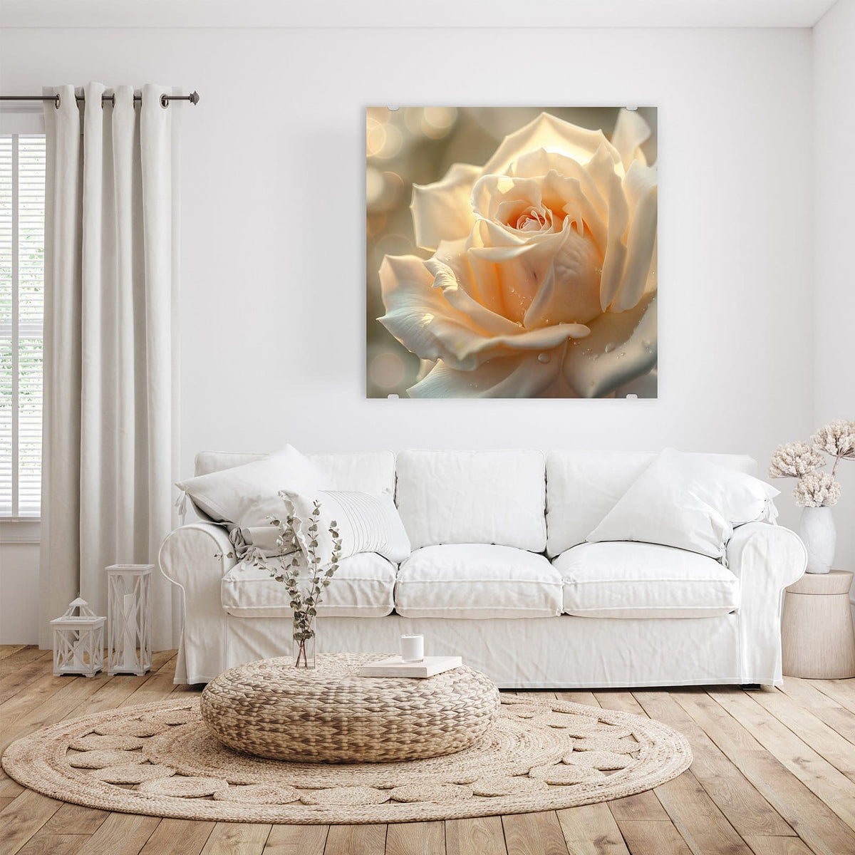 Glasbild Rose mit Wassertropfen an der Wand – Cremeweiße Rose mit Wassertropfen vor goldenem Bokeh