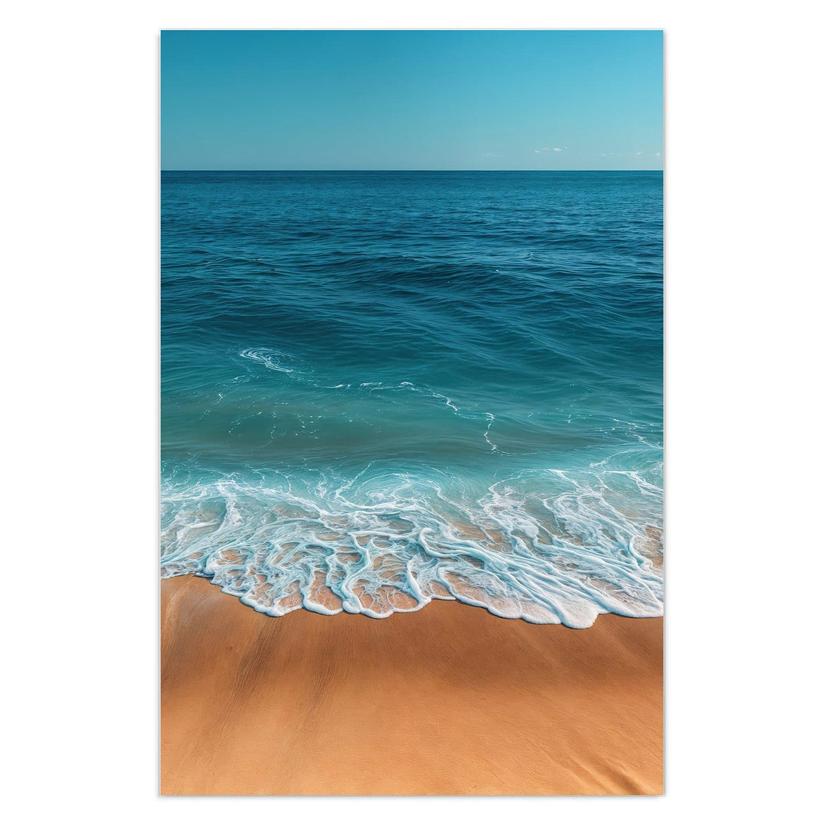 Wandbild aus Glas mit Motiv Azurblaues Meer: Blick über tiefblaues Meer bis zum Horizont, vorn Schaum auf goldenem Sand