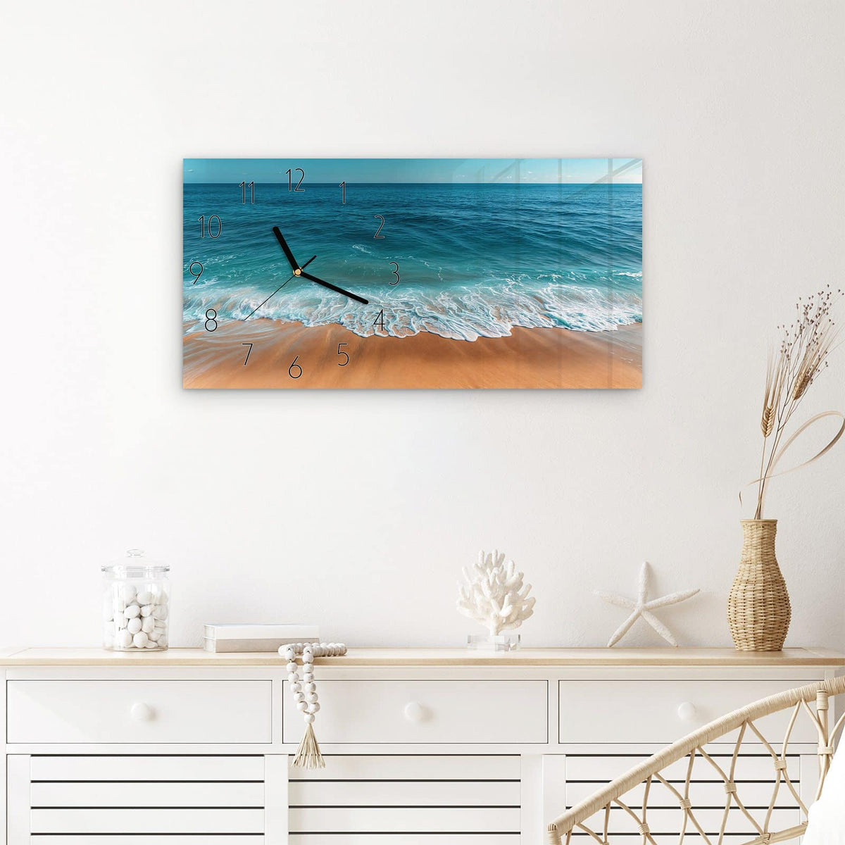 Wanduhr Sandstrand Wellen aus Glas – Querformat 60 × 30 cm – Sanfte Wellen am goldenen Strand