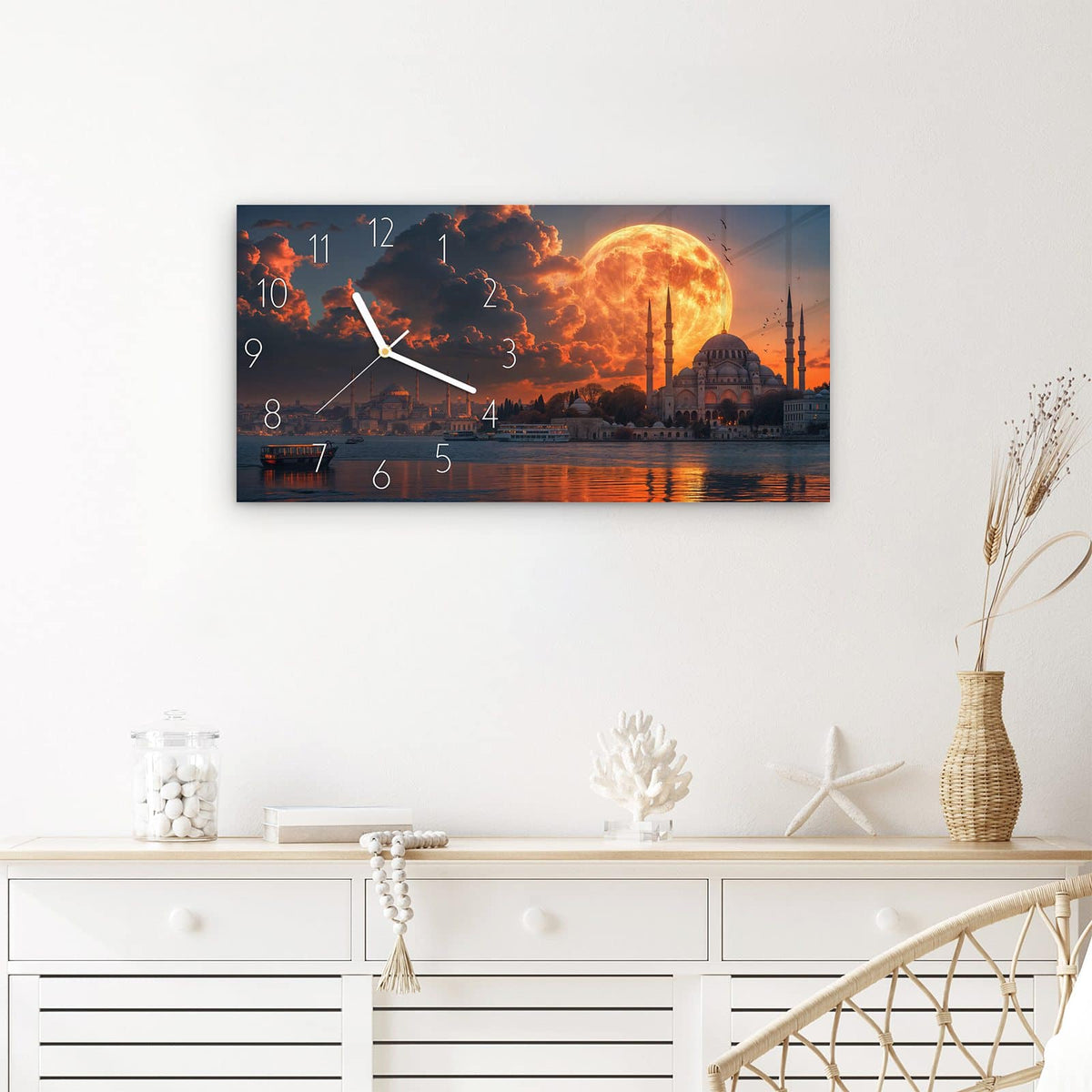 Wanduhr Mond über Istanbul aus Glas – Querformat 60 × 30 cm – Vollmond über Moschee-Silhouetten