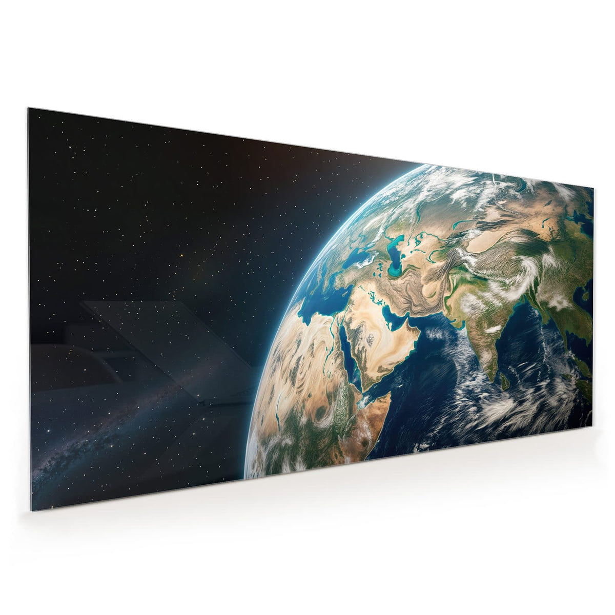 Küchenrückwand aus Glas im Hochformat mit Motiv Erdkugel mit Kontinenten: Erdkugel groß im Bild mit Arabien, Asien und Wolkenbändern, kaum Sterne