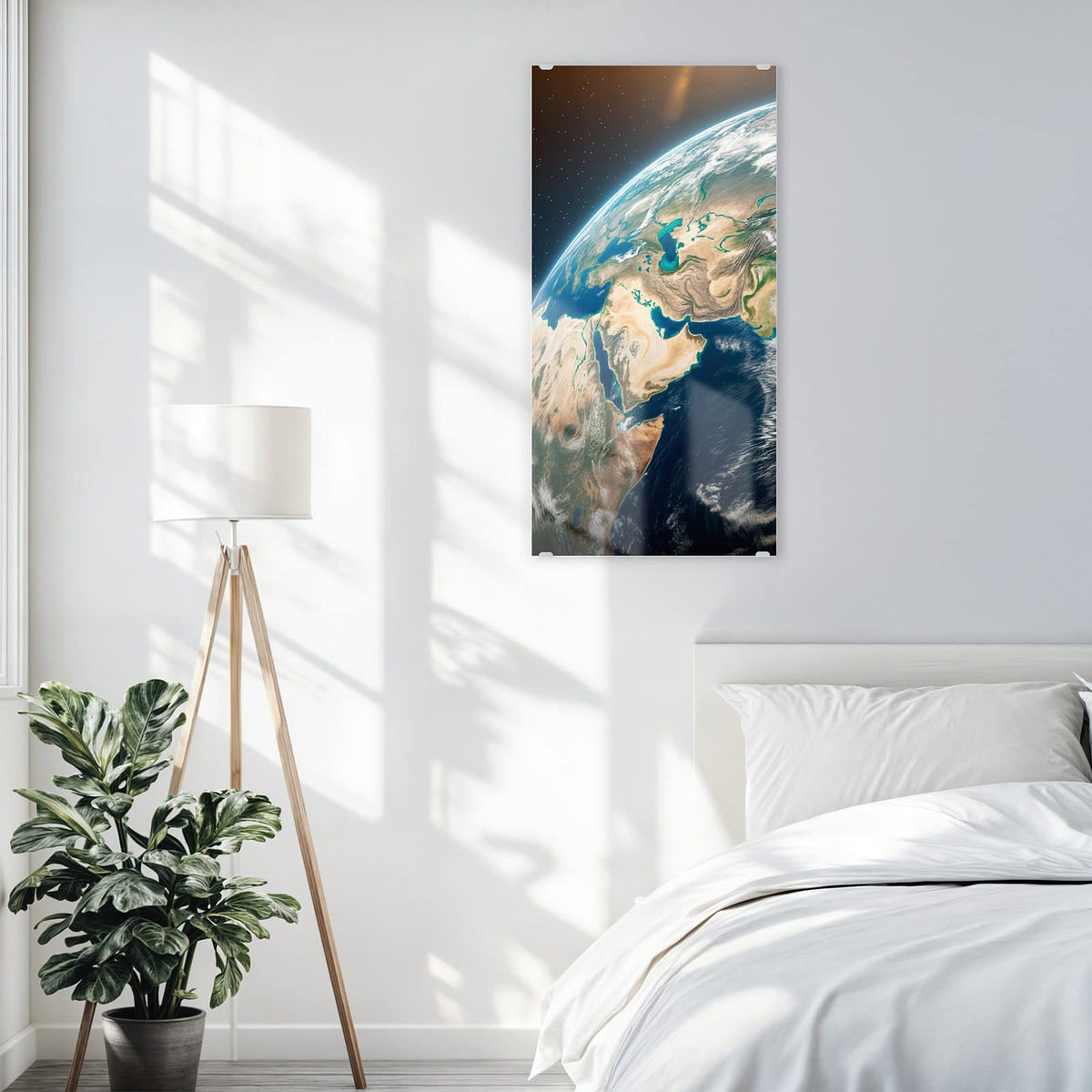 Glasbild Erdkugel mit Kontinenten an der Wand – Erdkugel groß im Bild mit Arabien, Asien und Wolkenbändern, kaum Sterne