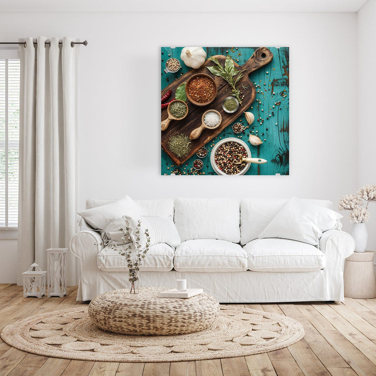 Glasbild Gewürze auf Türkis an der Wand – Gewürze, Kräuter, Knoblauch und Pfeffer auf dunklem Brett vor türkisem Holz