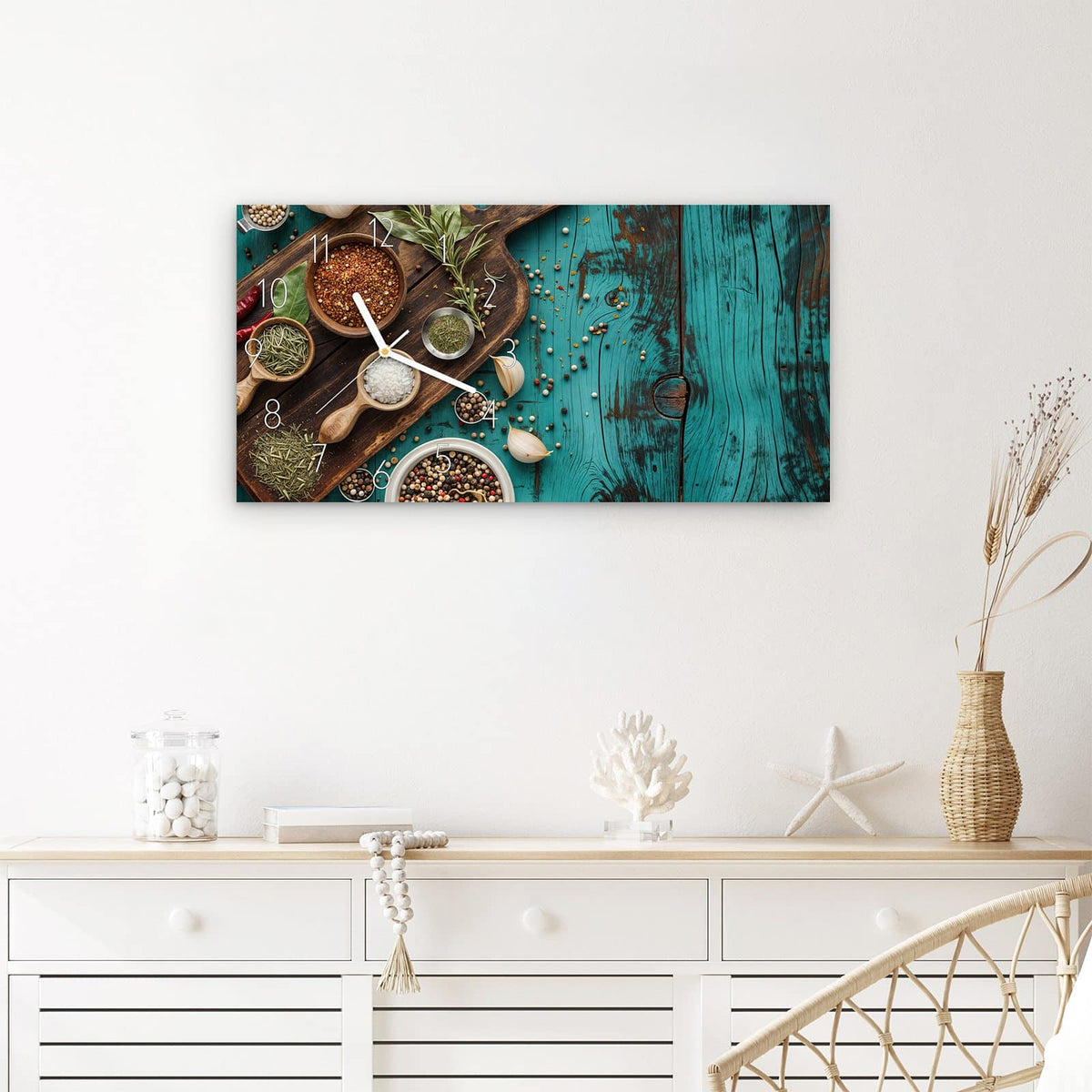 Wanduhr Küchenzutaten Holztisch aus Glas – Querformat 60 × 30 cm – Gewürze auf türkisem Holz