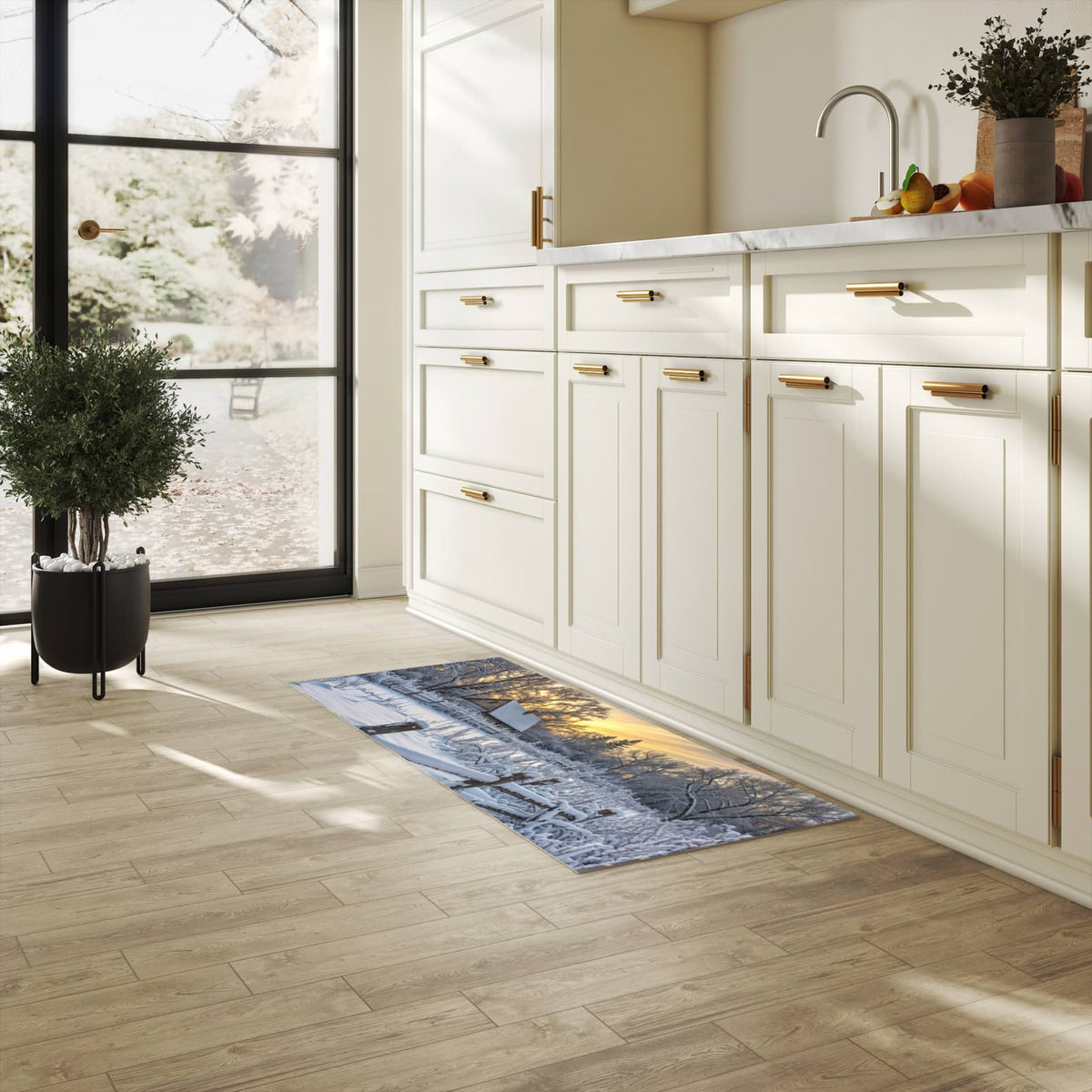 Pflegeleichter dünner Teppich mit Motiv Verschneites Landhaus in heller Küche