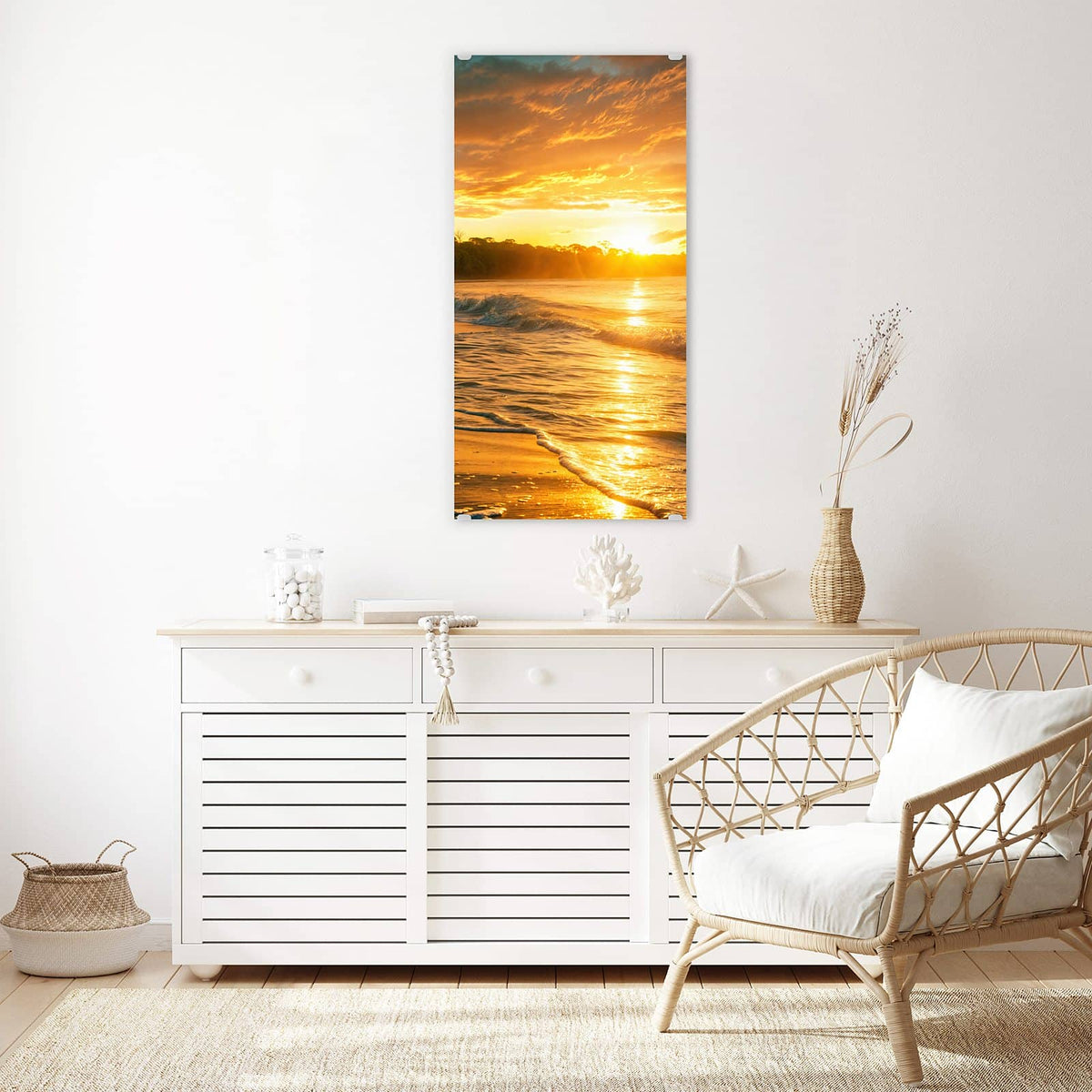 Glasbild Palme im Abendgold an der Wand – Palmensilhouette links, Sonne tief über dem Meer, goldgelbes Licht auf brechenden Wellen