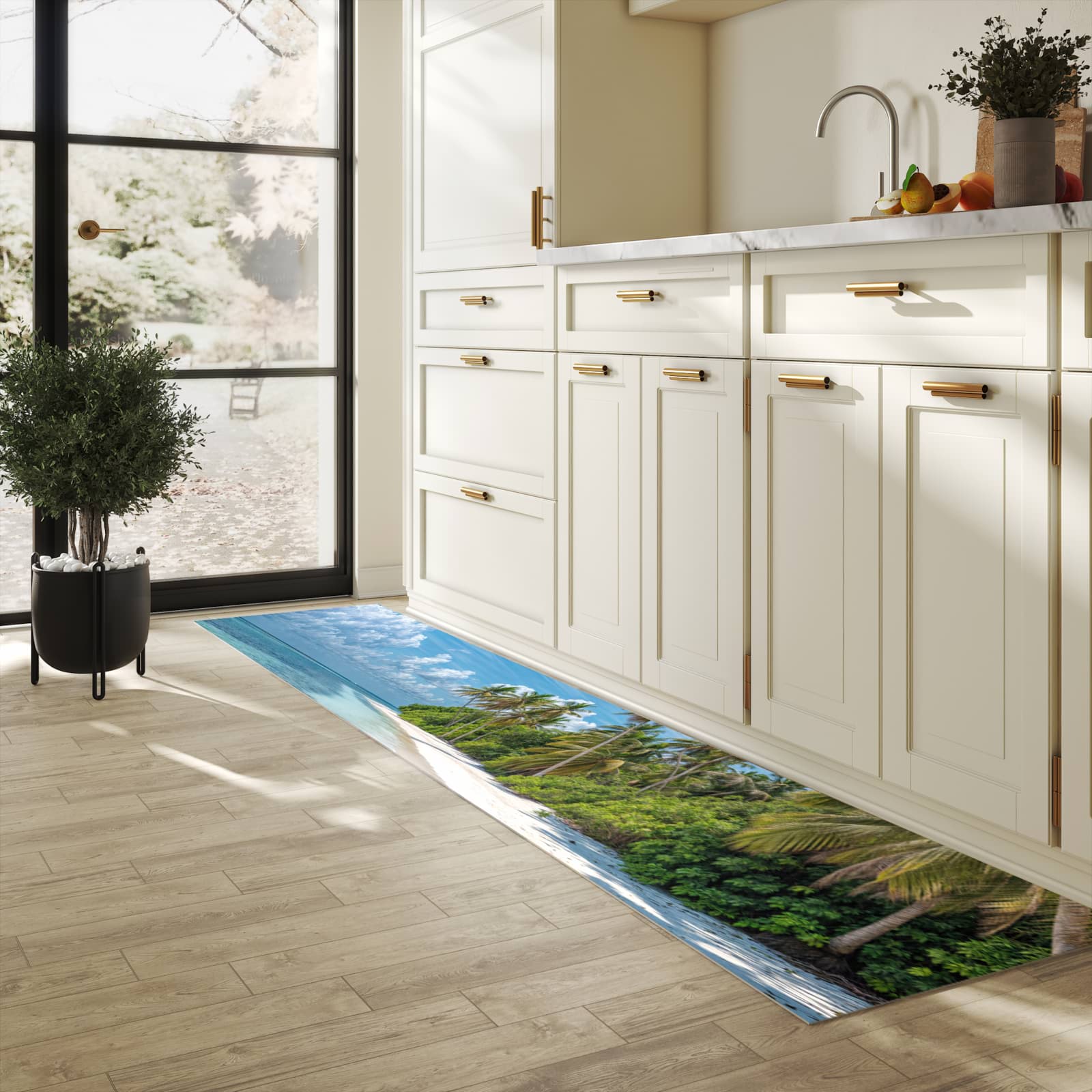 Formstabiler waschbarer Küchenteppich mit Motiv Strand von Tropischer in heller Küche