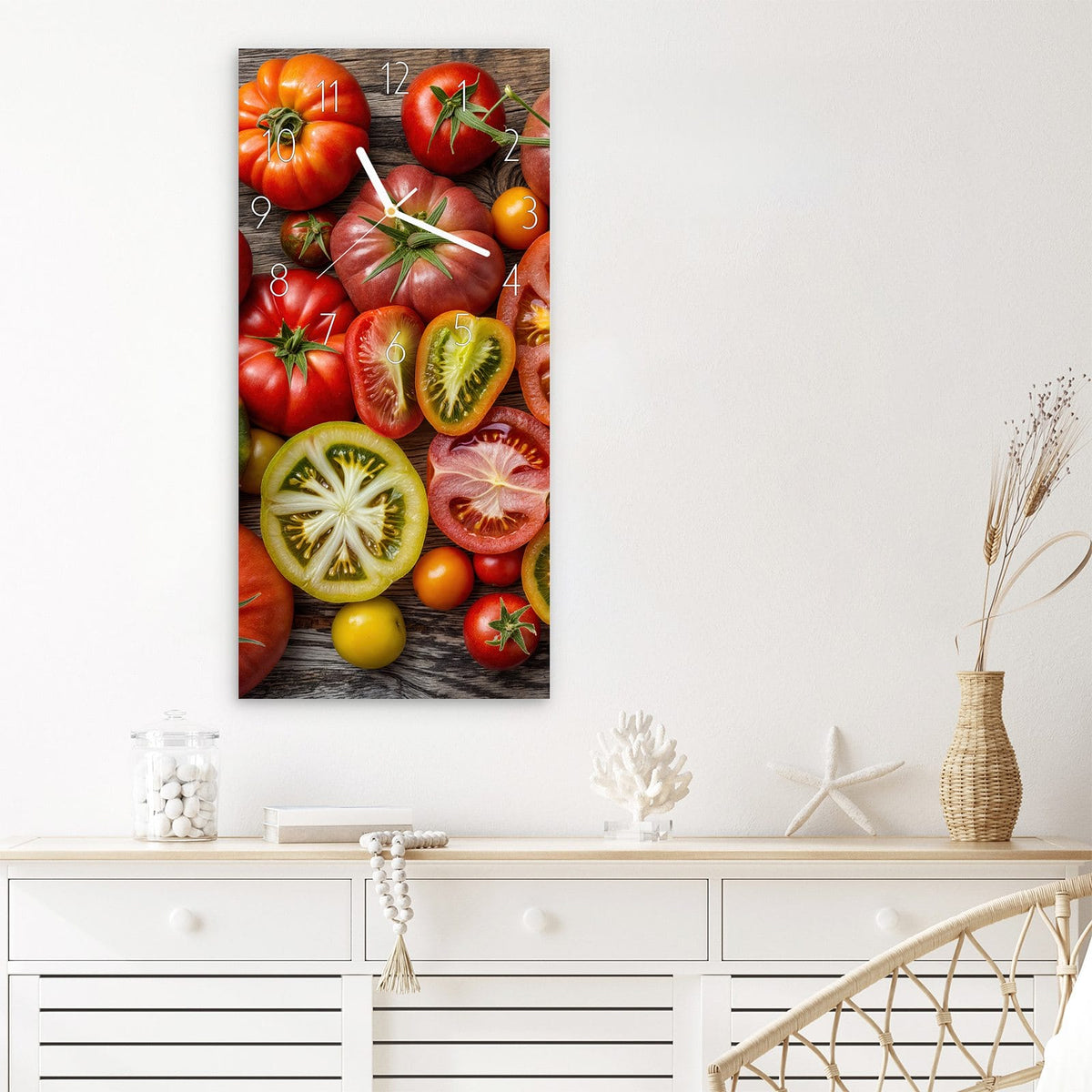 Wanduhr Verschiedene Tomaten aus Glas – Bunte Tomatensorten von oben