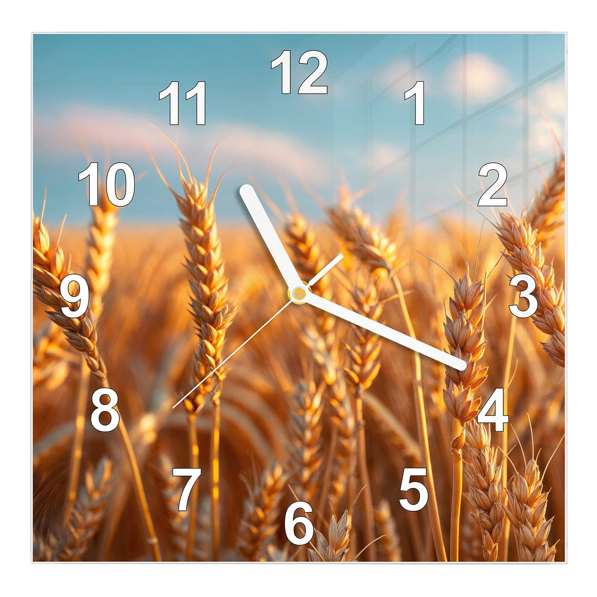 Wanduhr aus Glas, Ziffernblatt Modern: Reife Weizenähren im warmen Gegenlicht vor kräftig blauem Himmel mit Wölkchen #ziffernblatt_Modern