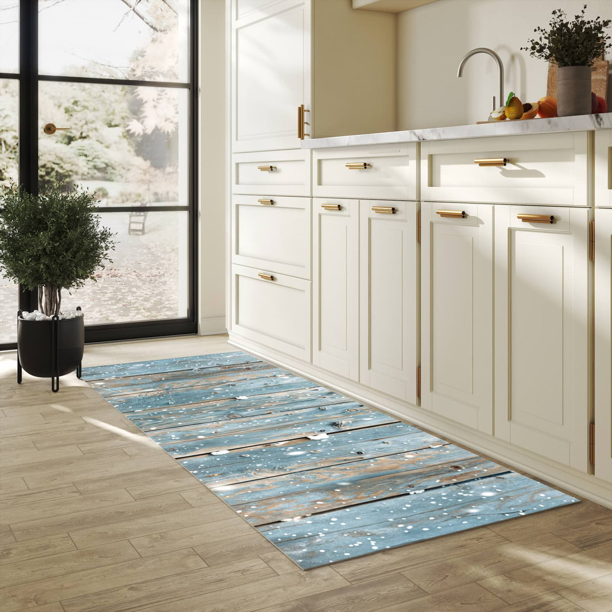 Flacher moderner Küchenläufer mit Motiv Holz mit Schnee in heller Küche
