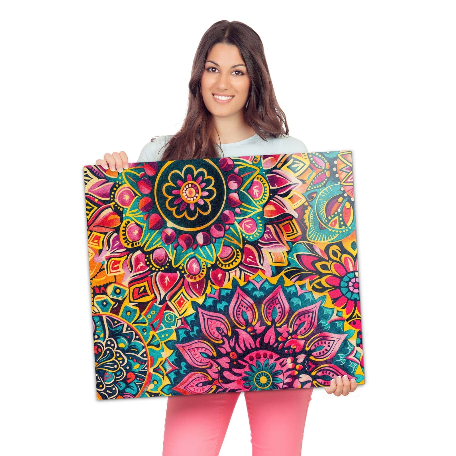 Abdeckplatte für Induktionsherd mit Mandala Design-Motiv wird zur Größendarstellung gehalten