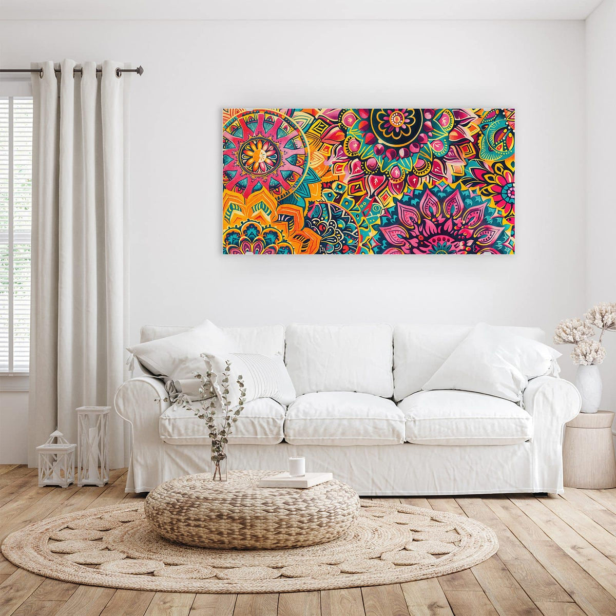 Wandbild aus Glas Bunte Mandalas über einem weißen Sofa im hellen Wohnzimmer