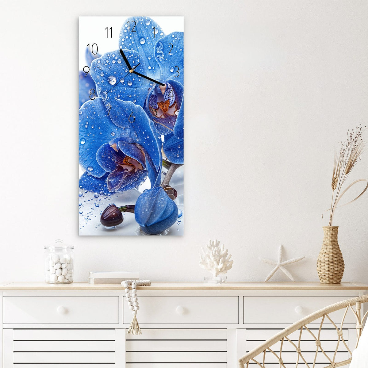 Wanduhr Blaue Orchideen aus Glas – Blaue Orchideen mit Tautropfen