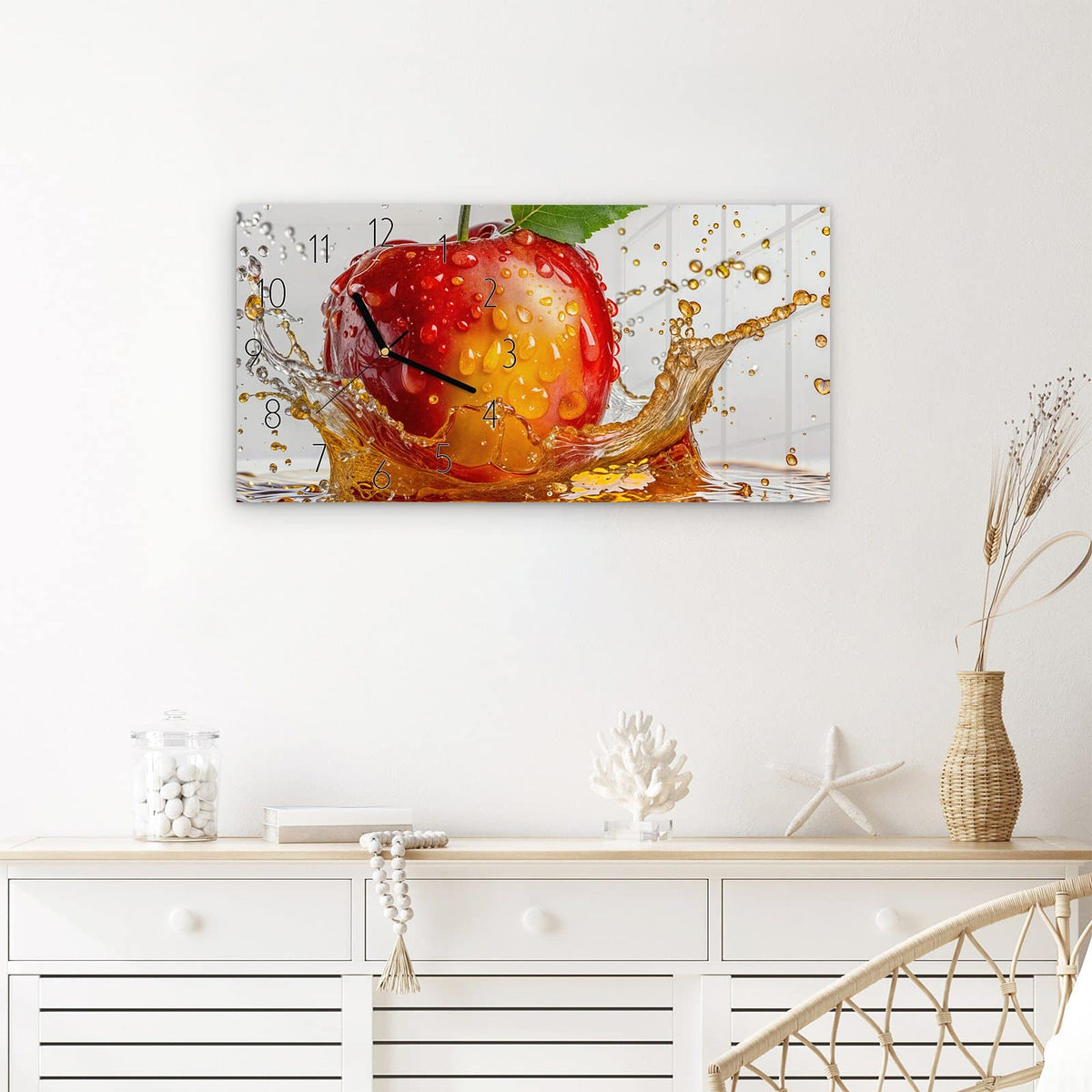 Wanduhr Apfel mit Saftspritzer aus Glas – Querformat 60 × 30 cm – Apfel mit goldbraunem Saftspritzer