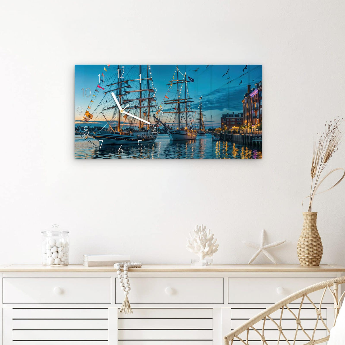 Wanduhr Schiffe im Hafen aus Glas – Querformat 60 × 30 cm – Segelschiffe im Abendhafen