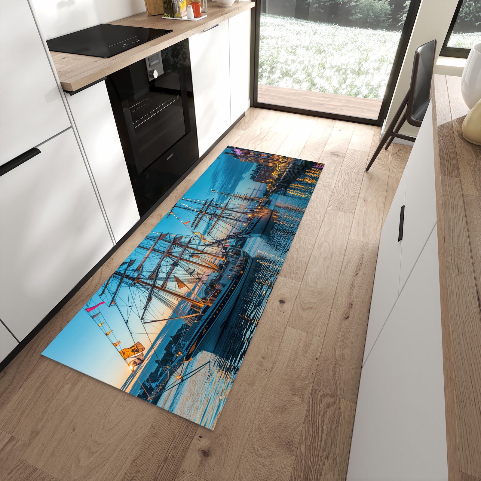 Abriebfester Küchenteppich mit Motiv Schiffe im Hafen in moderner Küche