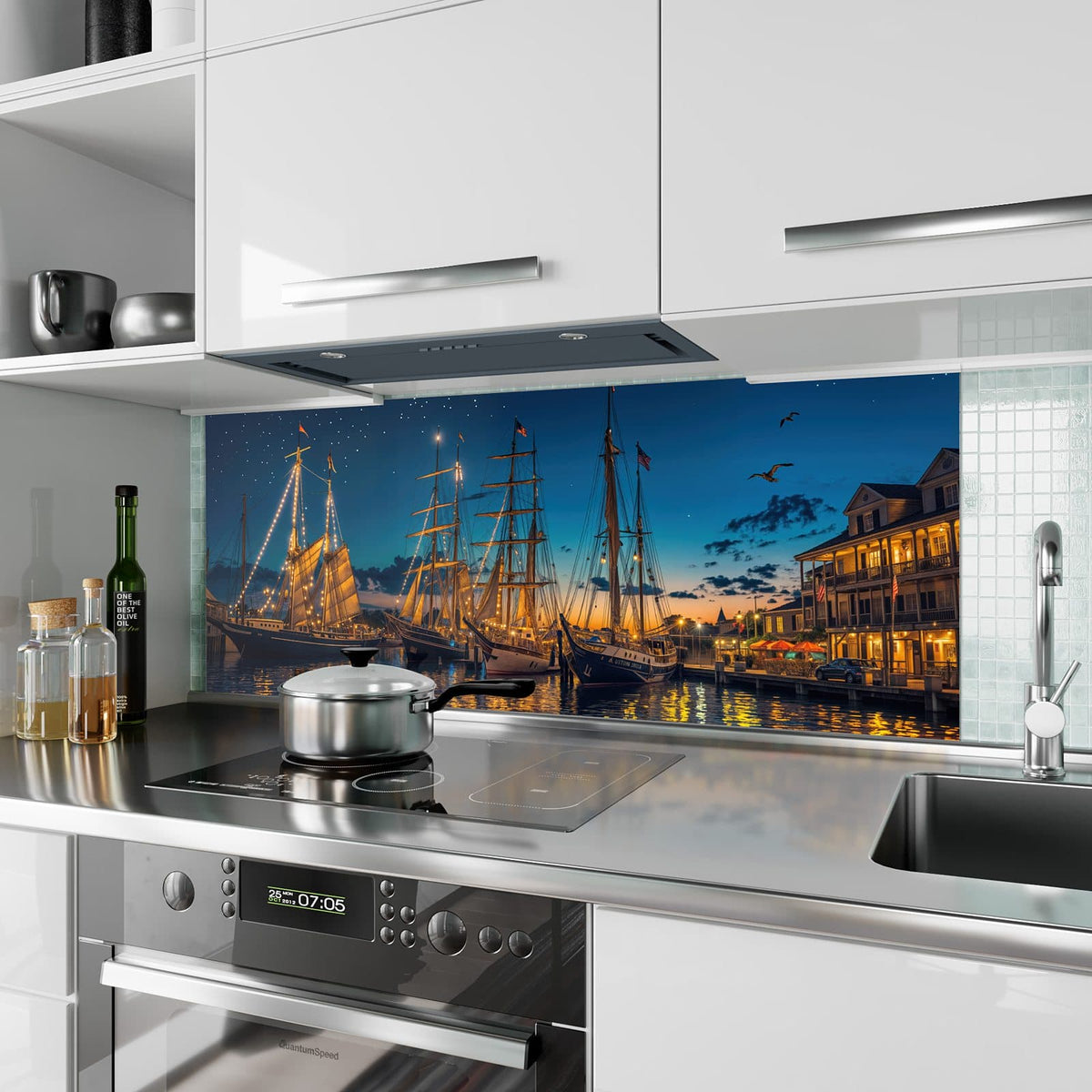 Küchenrückwand aus Glas Segelschiffe bei Nacht im Hochformat als Spritzschutz hinter dem Kochfeld, über dem Fliesenspiegel montiert