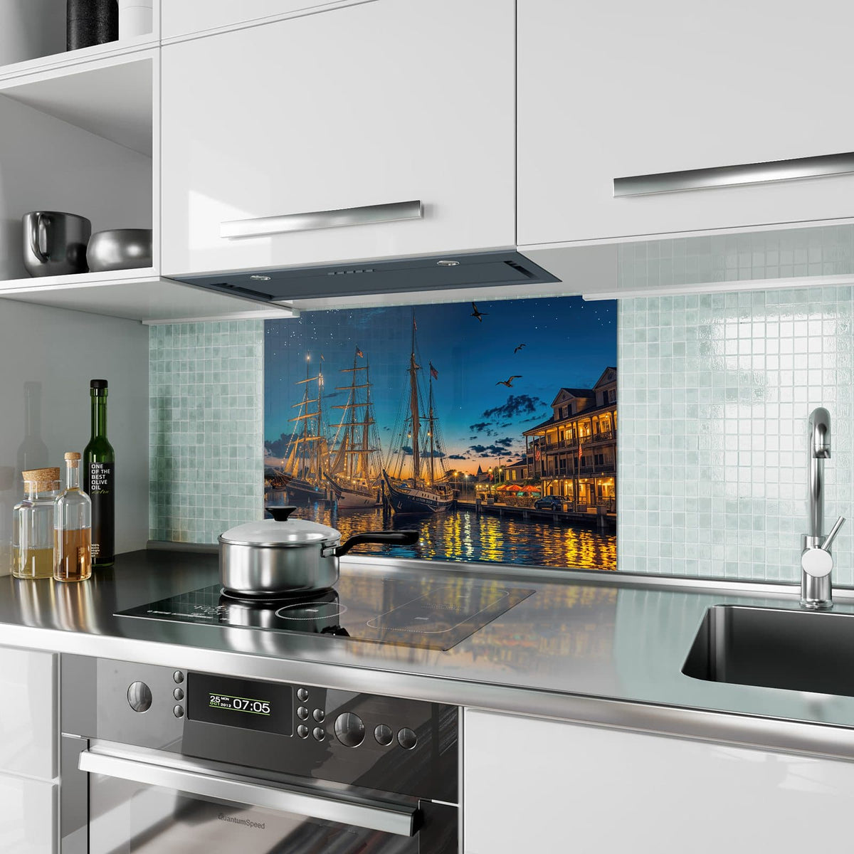 Küchenrückwand aus Glas Segelschiffe bei Nacht im Hochformat als Spritzschutz hinter dem Kochfeld, über dem Fliesenspiegel montiert