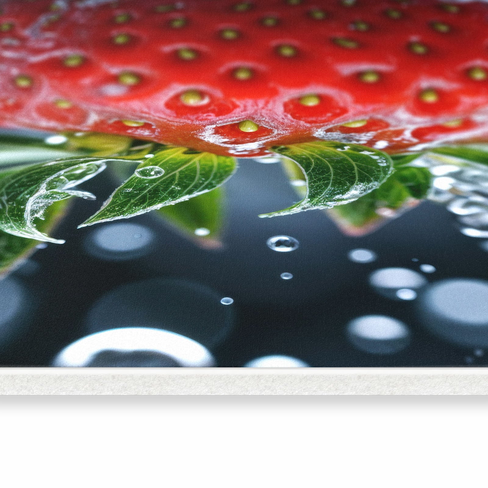 Rutschfester Küchenläufer mit Motiv Splash von Erdbeere in seitlicher Ansicht