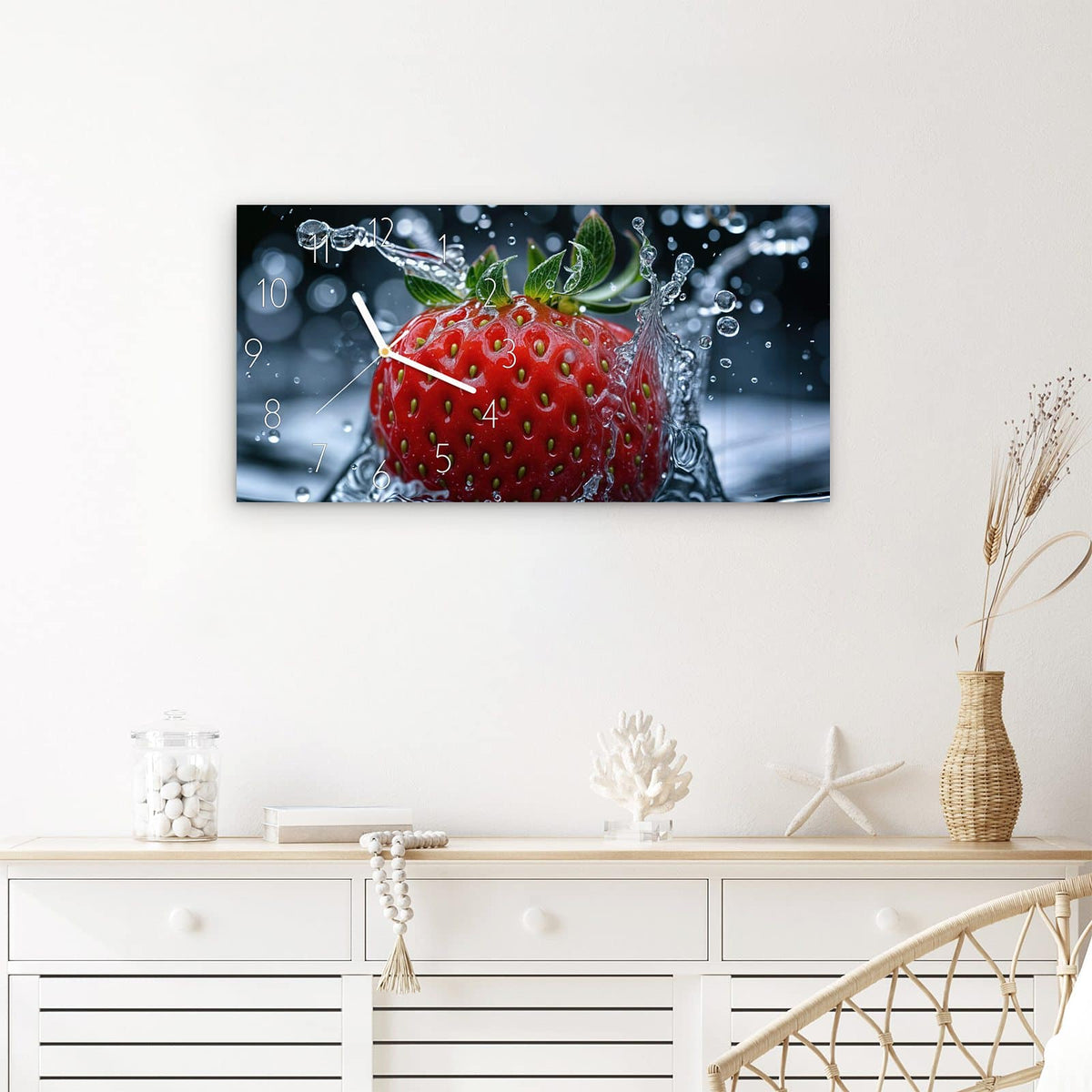 Wanduhr Erdbeere Wassertaucher aus Glas – Querformat 60 × 30 cm – Erdbeere taucht ins Wasser ein