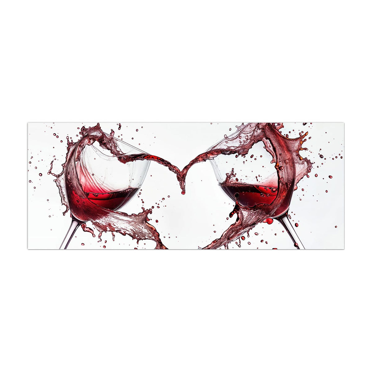 Küchenrückwand aus Glas Rotwein in Herzform im Hochformat, Motiv bildfüllend von vorn