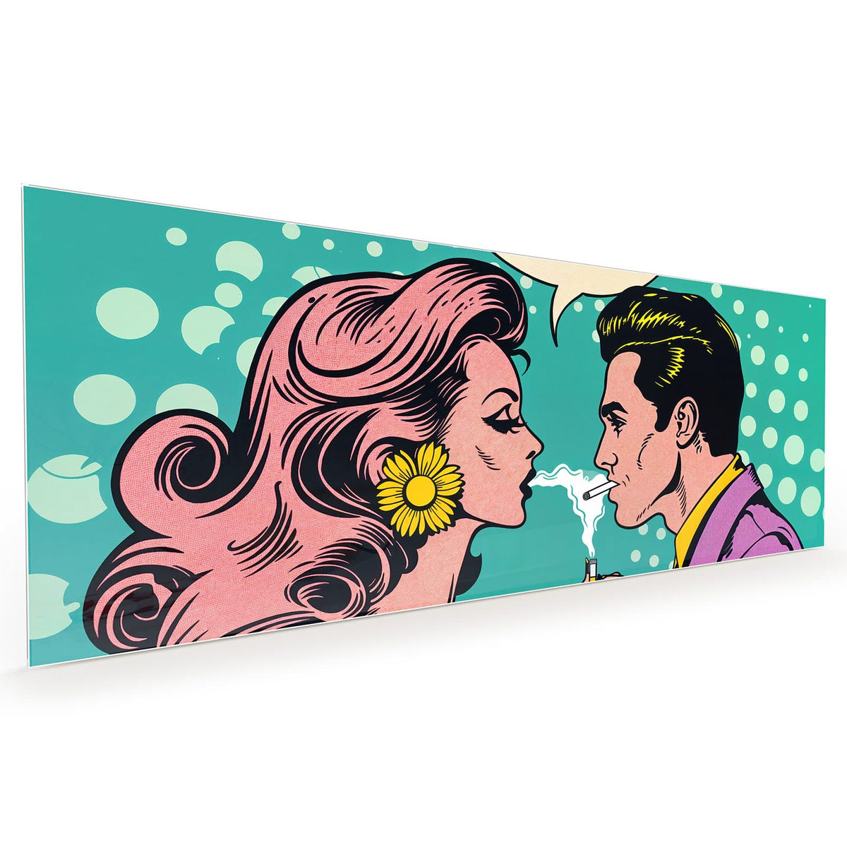 Küchenrückwand aus Glas im Hochformat: Comic-Paar: Frau mit rosa Haar gibt dem Mann Feuer, türkiser Punktgrund, leere Sprechblase #grösse_40 x 100 cm #grösse_50 x 125 cm #grösse_60 x 150 cm
