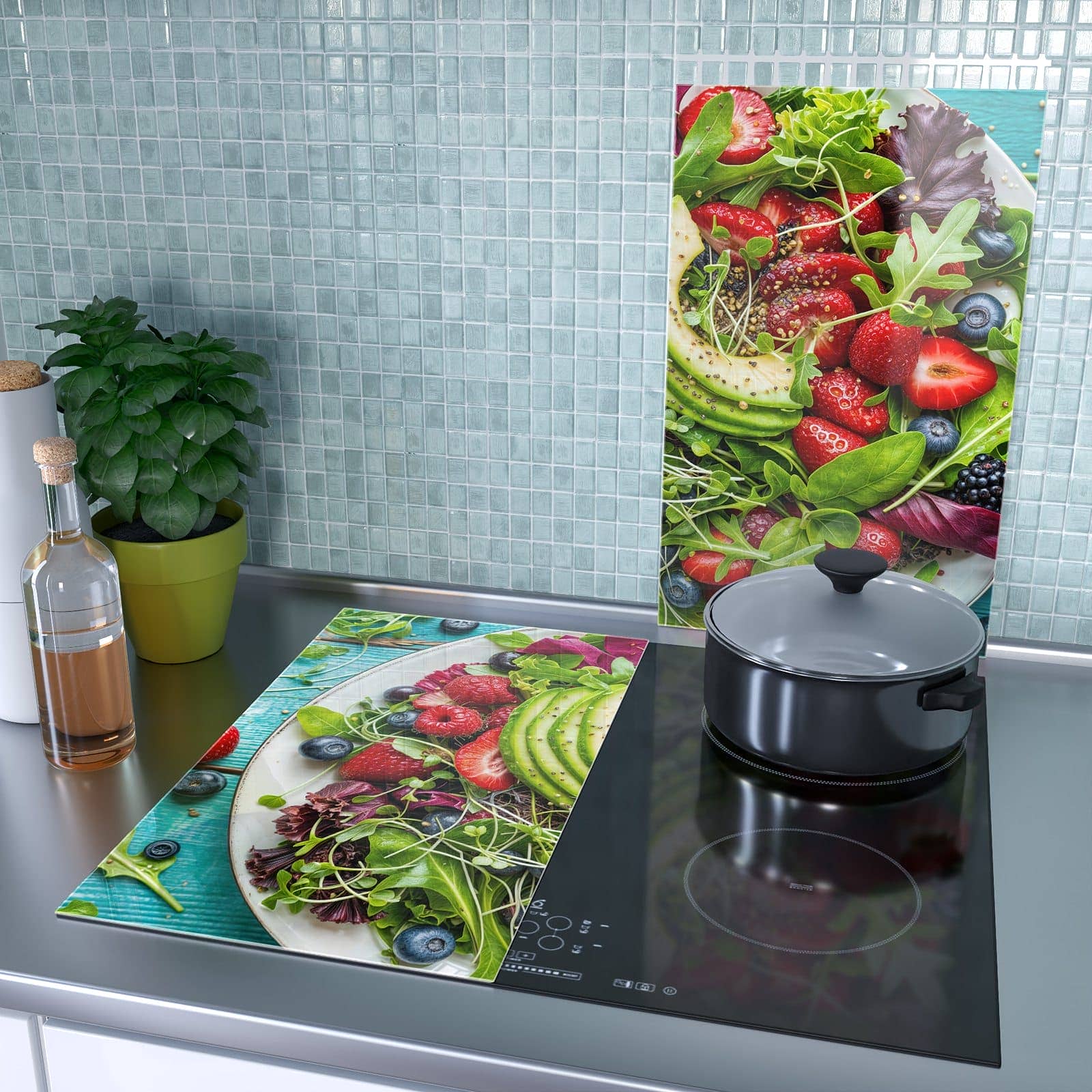 2-teilige Abdeckplatten Ceranfeld mit Gesunder Salat Bowl-Motiv als Spritzschutz hinter dem Kochfeld