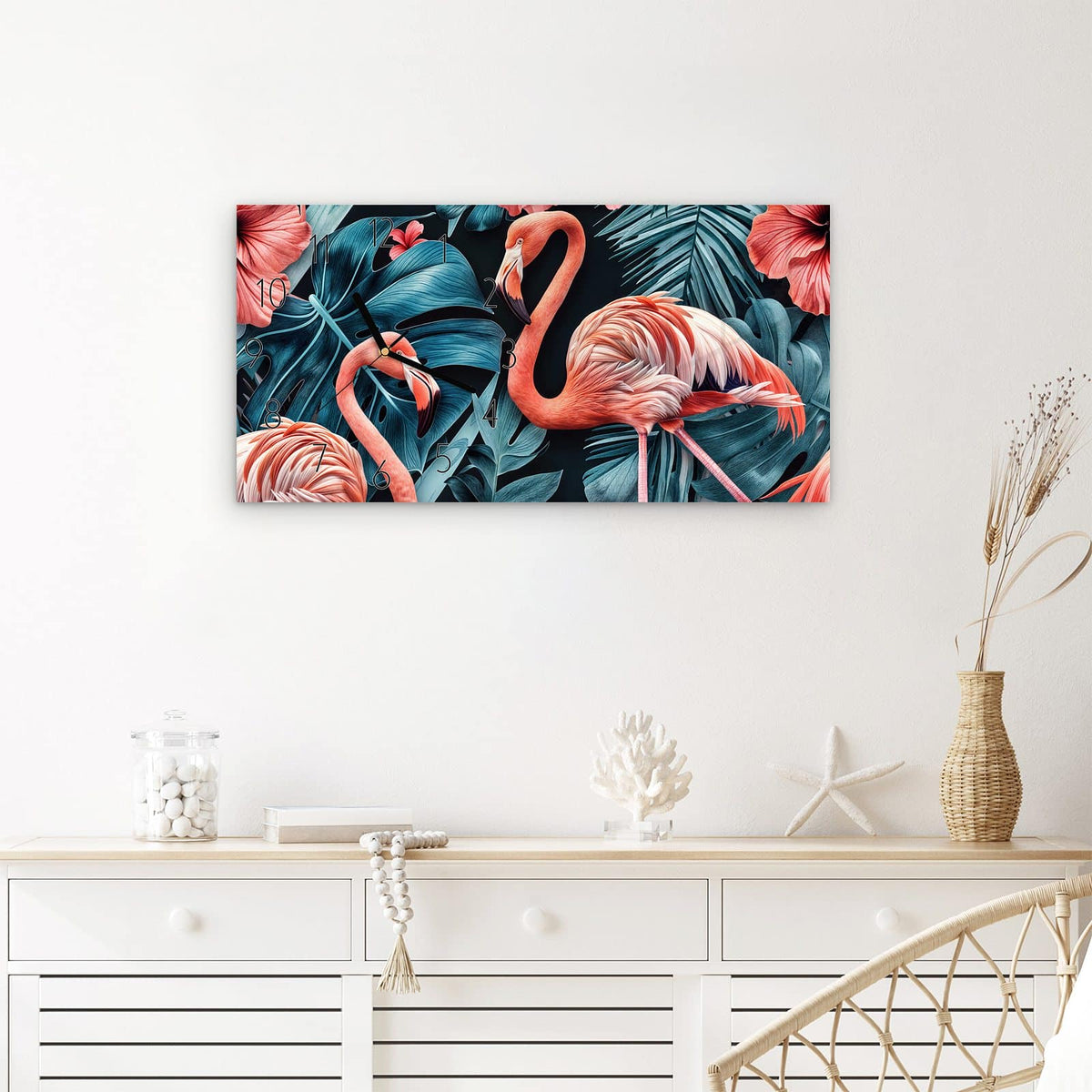 Wanduhr Flamingos und Blumen aus Glas – Querformat 60 × 30 cm – Zwei Flamingos vor Monstera