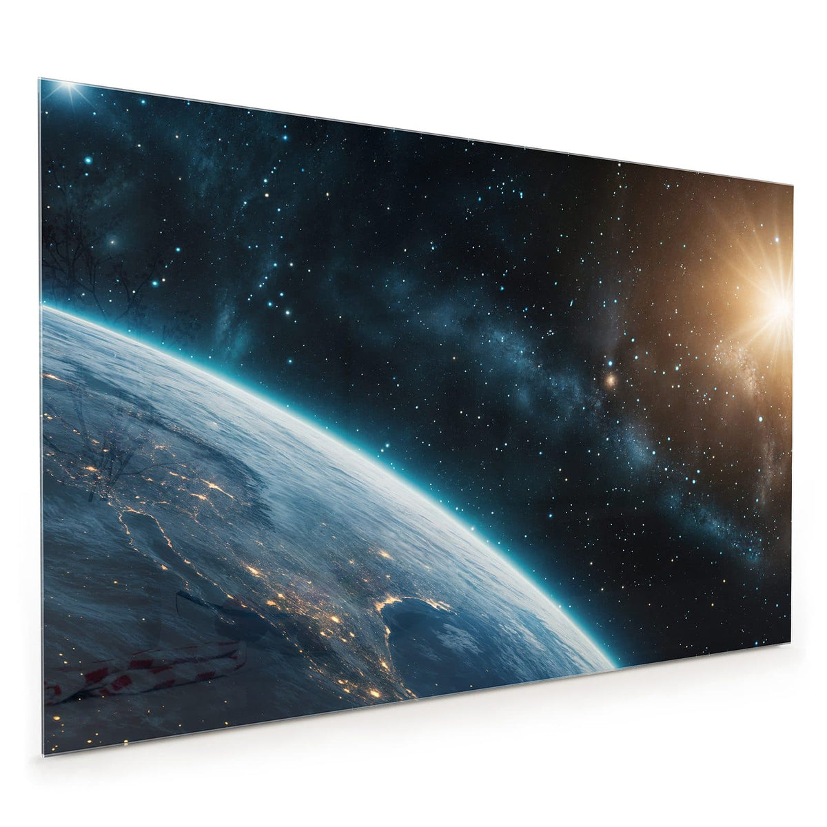 Küchenrückwand aus Glas im Hochformat: Erdrand unten links mit goldenen Städtelichtern, Sternenfeld und Sonnenstern oben rechts