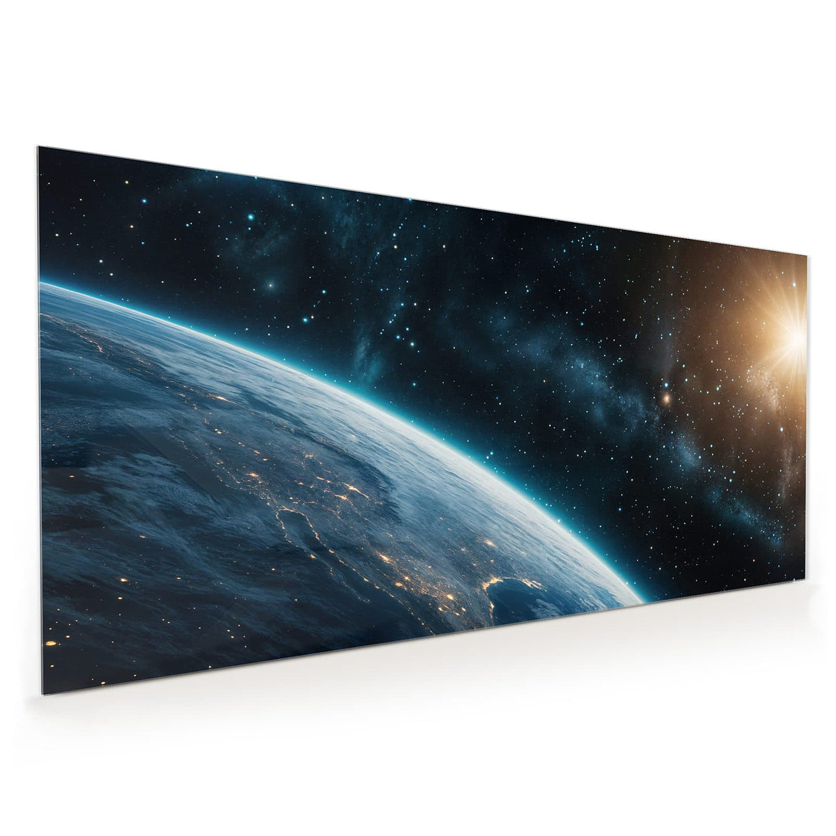 Küchenrückwand aus Glas im Hochformat: Erdrand unten links mit goldenen Städtelichtern, Sternenfeld und Sonnenstern oben rechts
