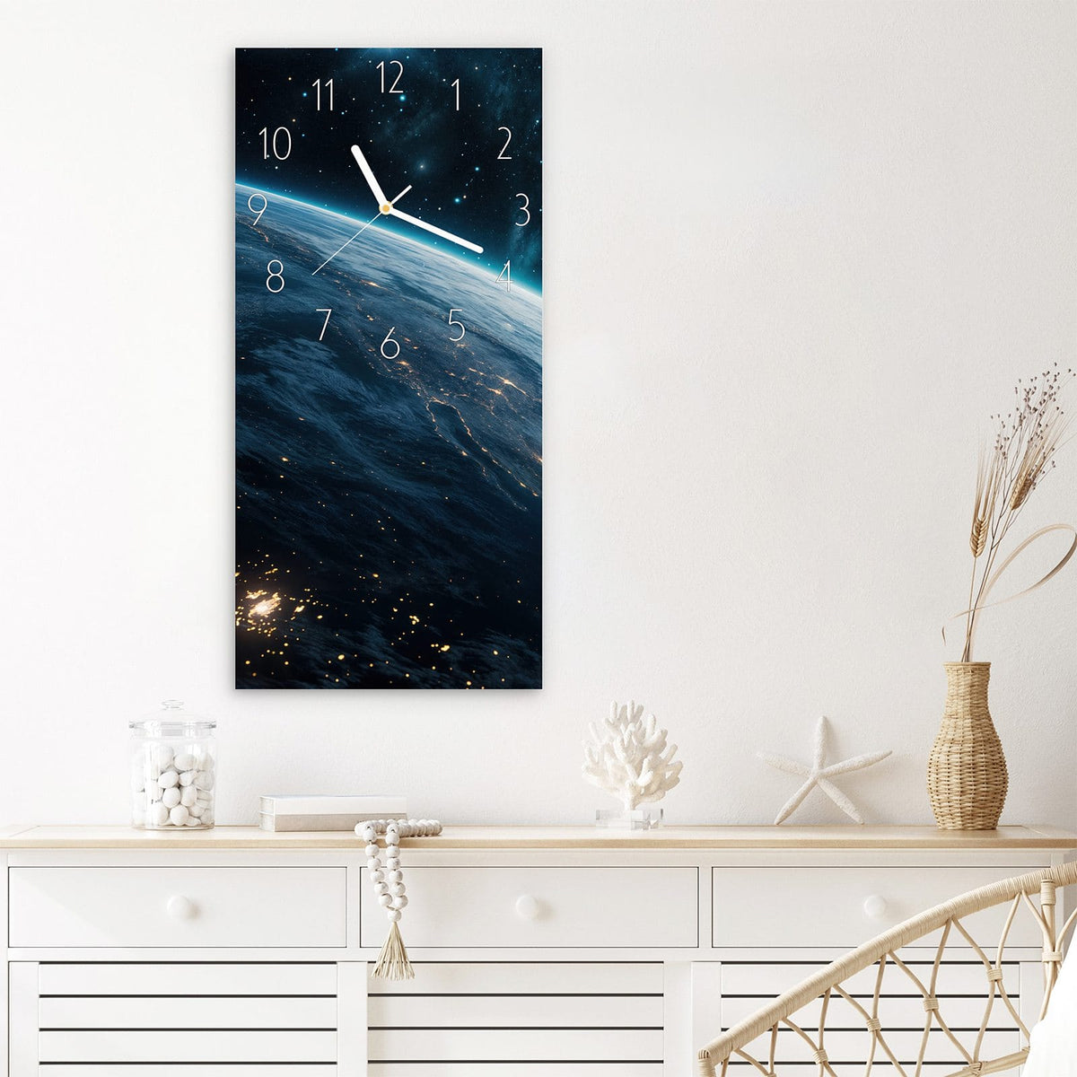 Wanduhr Planet im Universum aus Glas – Erdrand im Sternenlicht