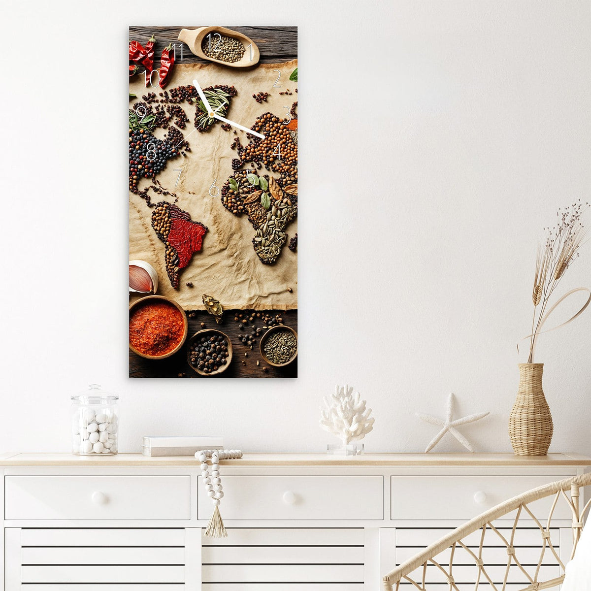 Wanduhr Weltkarte Vintage aus Glas – Hochformat 30 × 60 cm – Antike Weltkarte mit Gewürzen