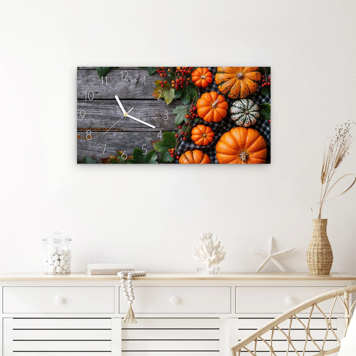 Wanduhr Herbstlicher Kürbis aus Glas – Querformat 60 × 30 cm – Orange Kürbisse auf altem Holz