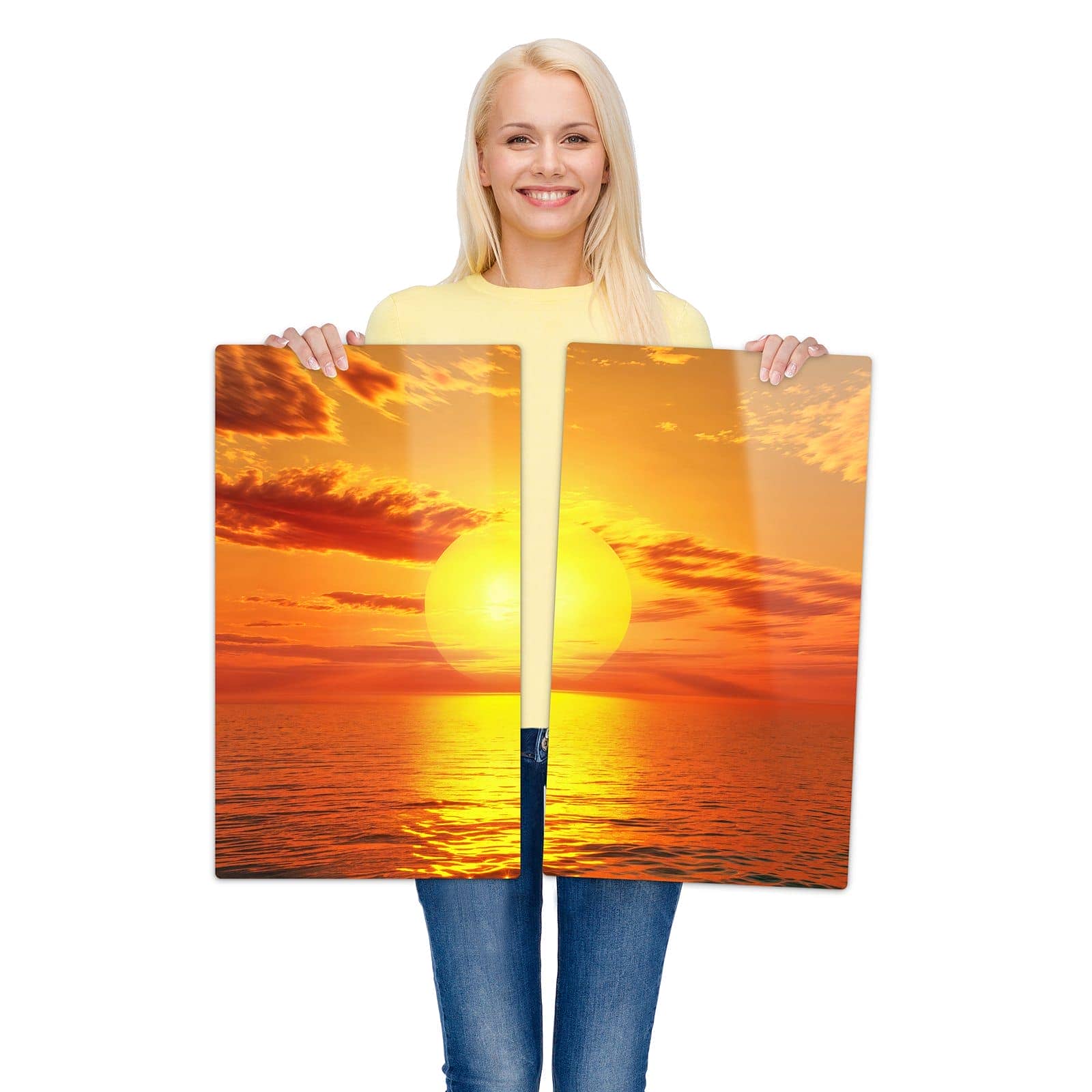 2-teilige Glasplatte für Herd mit Sonnenuntergang am Meer-Motiv wird zur Größendarstellung gehalten