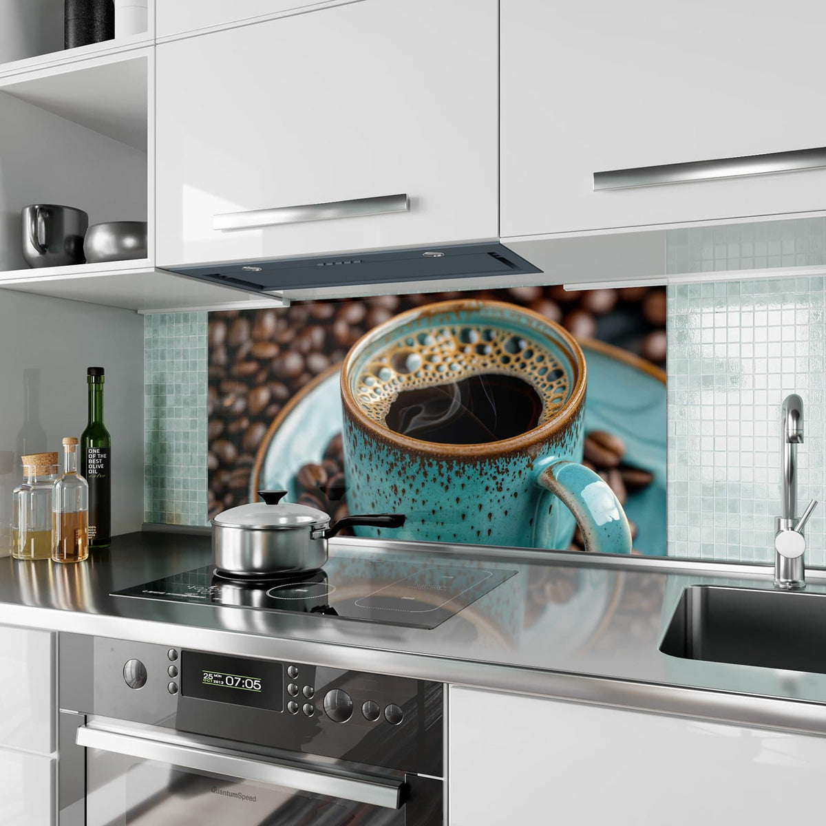 Küchenrückwand aus Glas Türkise Kaffeetasse im Hochformat als Spritzschutz hinter dem Kochfeld, über dem Fliesenspiegel montiert