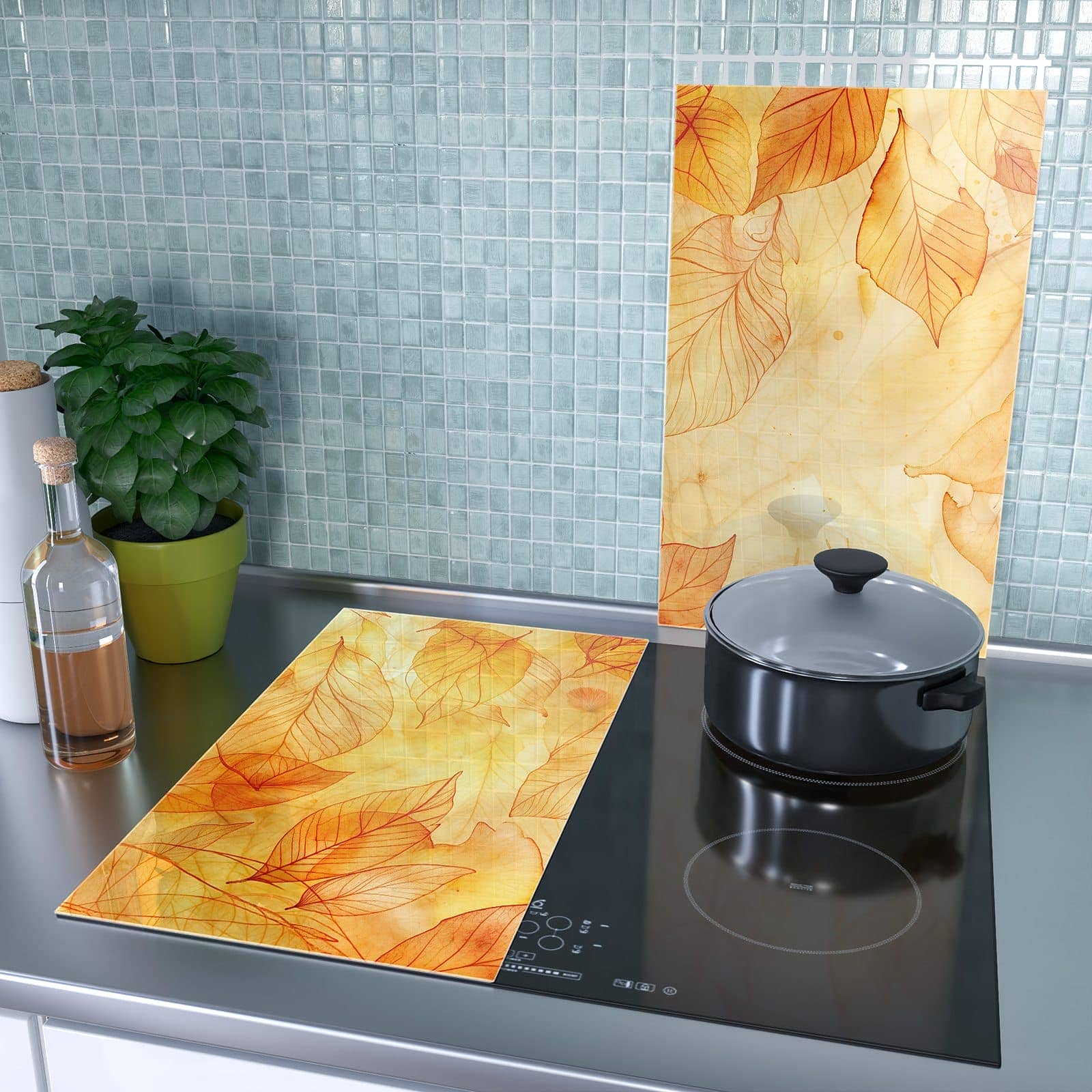 2-teilige Herdabdeckplatte für Induktion mit Herbstblätter-Motiv als Spritzschutz hinter dem Kochfeld