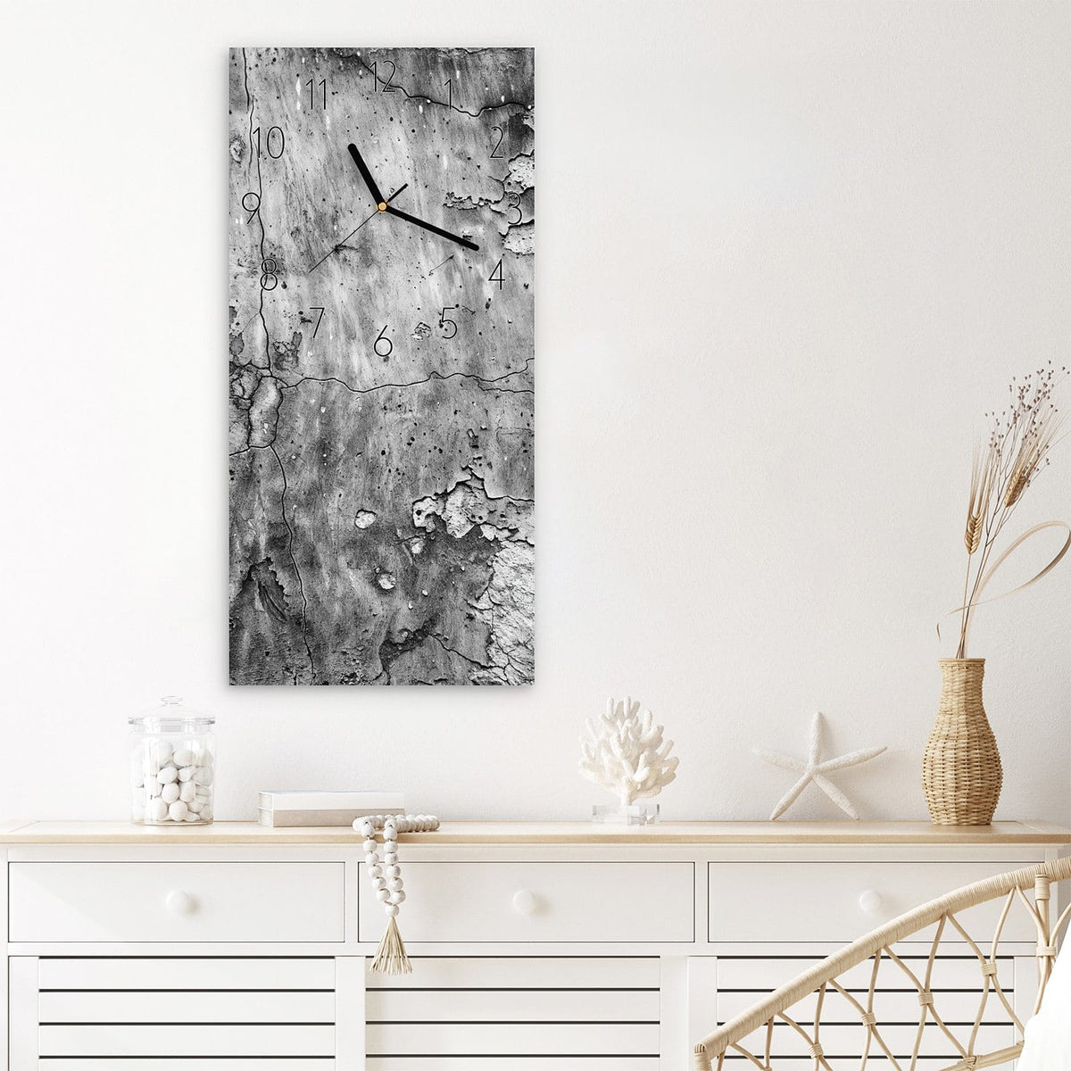 Wanduhr Abgenutzte Wand aus Glas – Hochformat 30 × 60 cm – Verwitterter Putz mit Abplatzungen