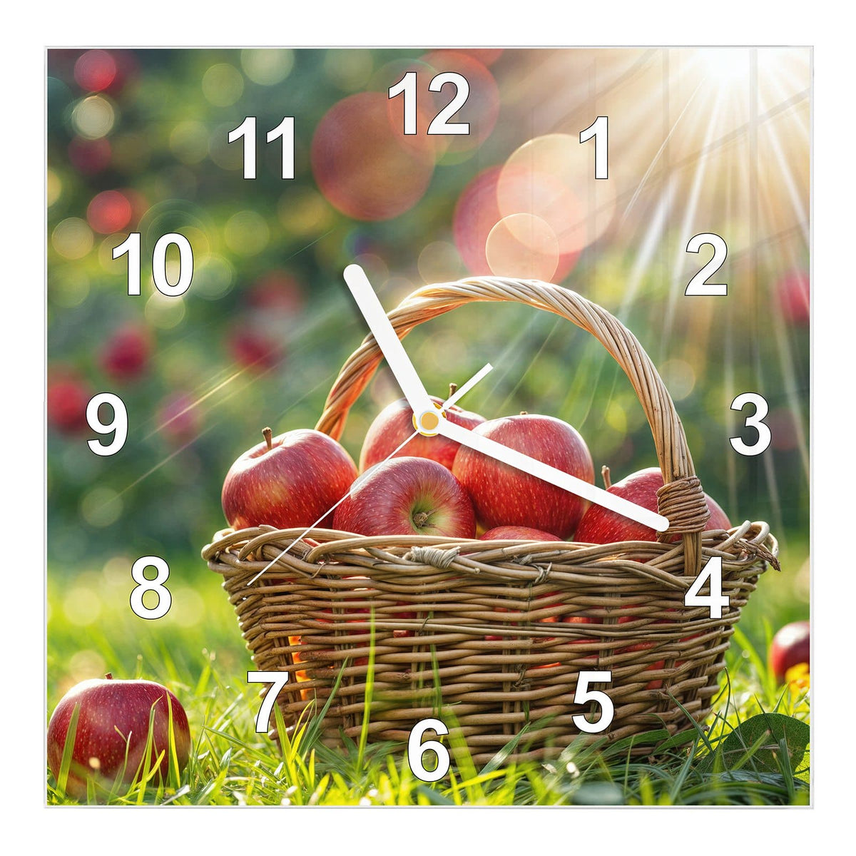 Wanduhr aus Glas, Ziffernblatt Modern mit Motiv Korb mit roten Äpfeln: Weidenkorb voller roter Äpfel im Gras, Sonnenstrahlen durch die Bäume dahinter #ziffernblatt_Modern