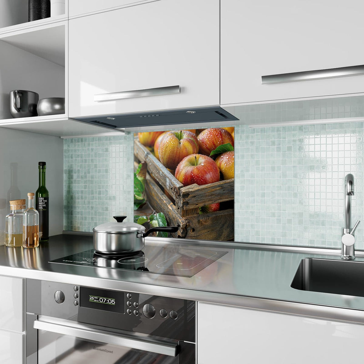 Küchenrückwand aus Glas Äpfel in der Holzkiste im quadratischen Format als Spritzschutz hinter dem Kochfeld, über dem Fliesenspiegel montiert