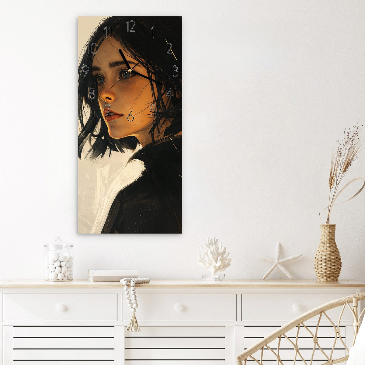 Wanduhr Porträt junge Frau aus Glas – Hochformat 30 × 60 cm – Junge Frau mit dunklem Kurzhaar