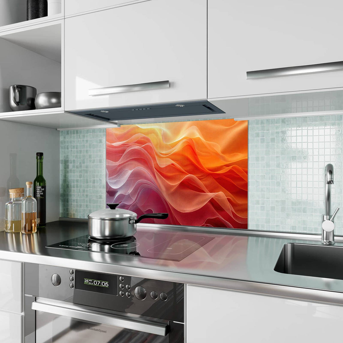 Küchenrückwand aus Glas Orange Seidenfalten im Hochformat als Spritzschutz hinter dem Kochfeld, über dem Fliesenspiegel montiert