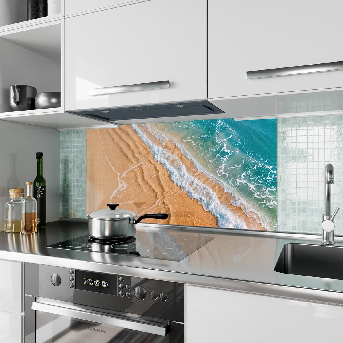 Küchenrückwand aus Glas Sandrippen am Ufer im Hochformat als Spritzschutz hinter dem Kochfeld, über dem Fliesenspiegel montiert