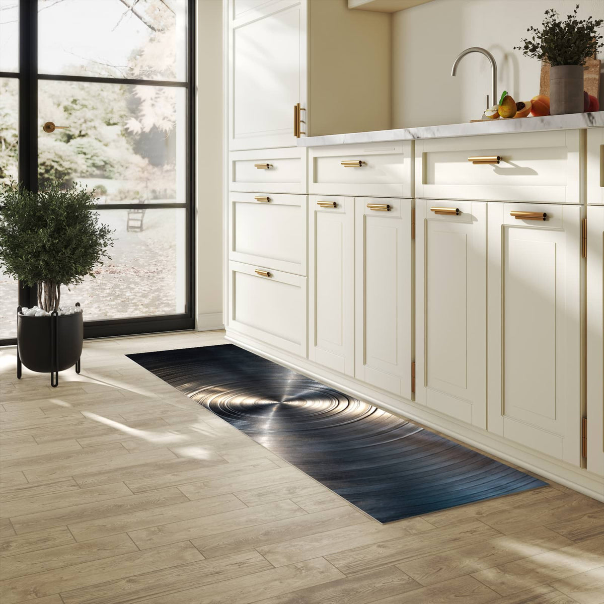 Feuchtigkeitsresistenter Küchenteppich mit Motiv Metallkreise in heller Küche