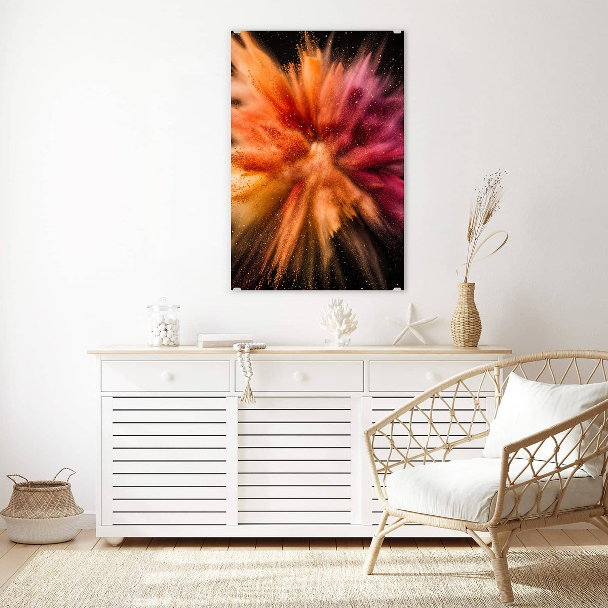 Glasbild Farbpulver auf Schwarz an der Wand – Explodierendes Farbpulver in Orange, Beere und Creme vor schwarzem Grund