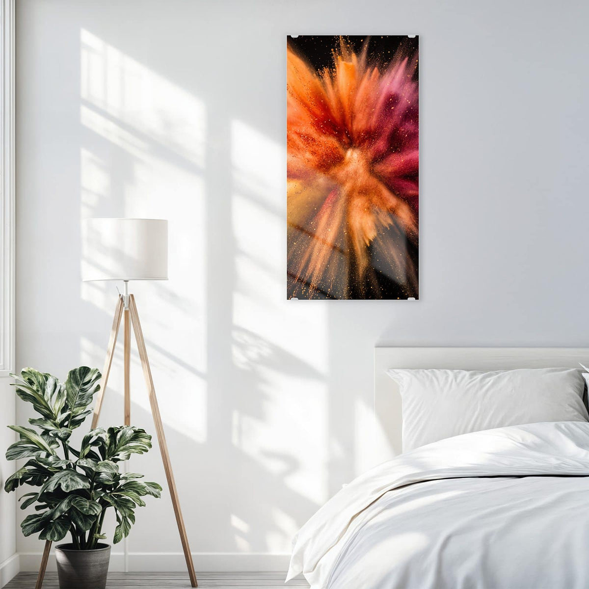 Glasbild Farbpulver auf Schwarz an der Wand – Explodierendes Farbpulver in Orange, Beere und Creme vor schwarzem Grund